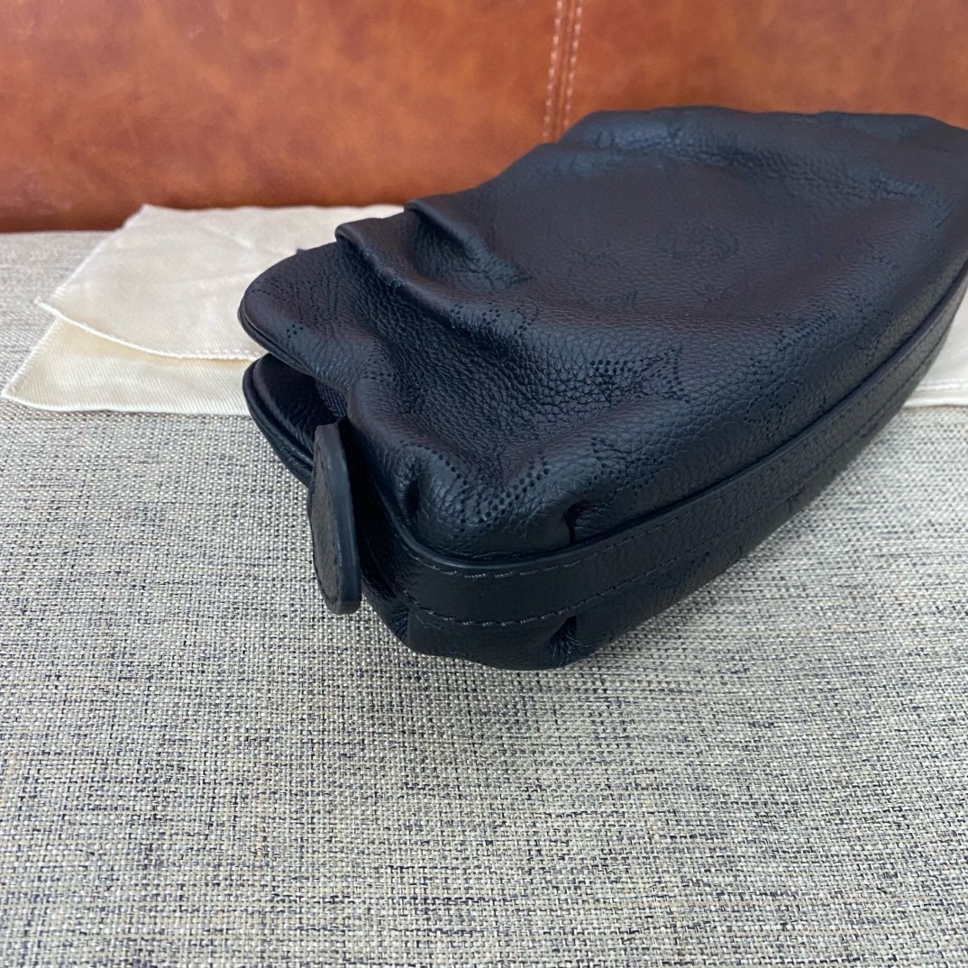 【預訂貨品】Lv黑色全皮雲朵包 