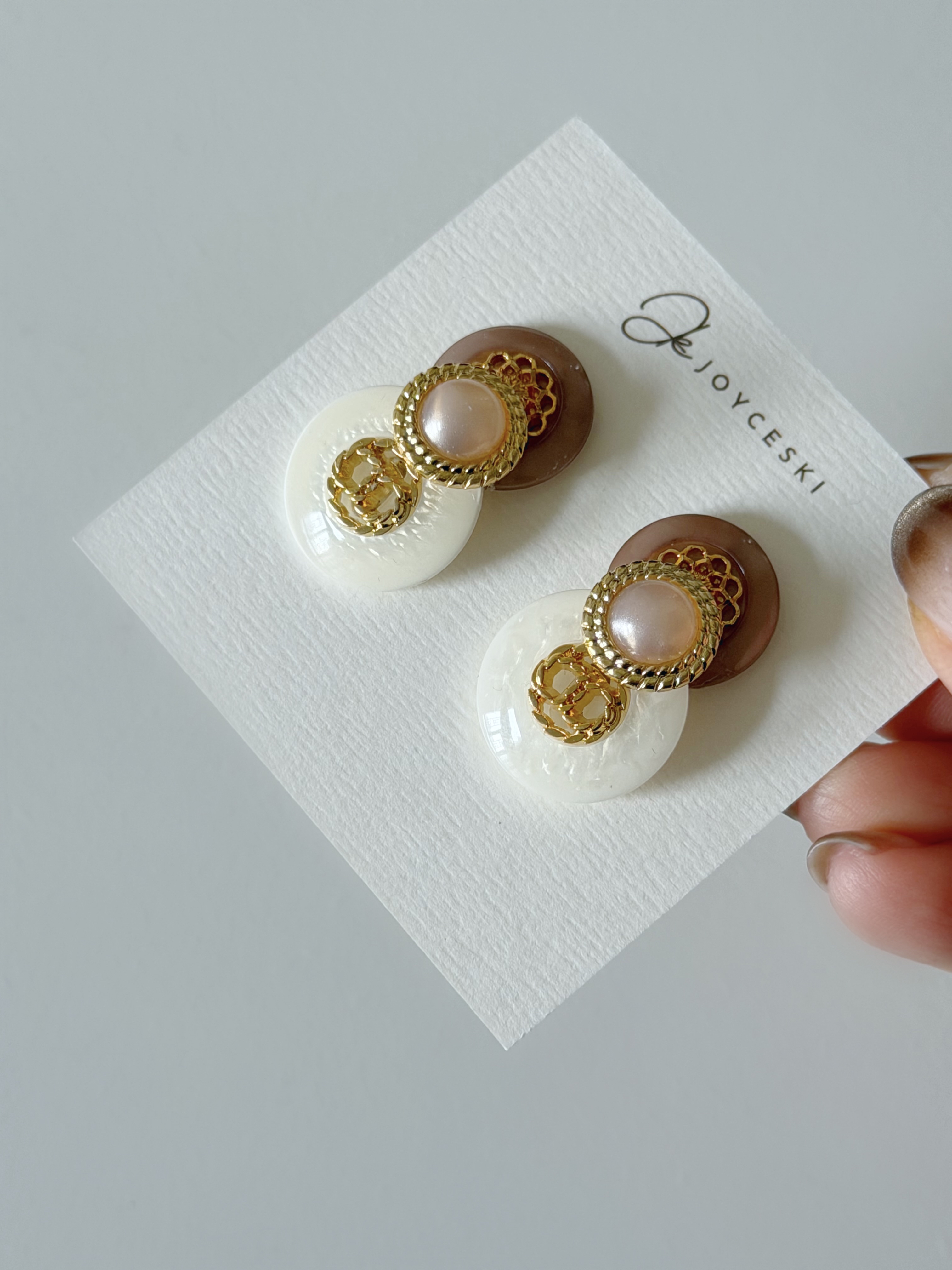 日本鈕扣耳環/玫粉幻白