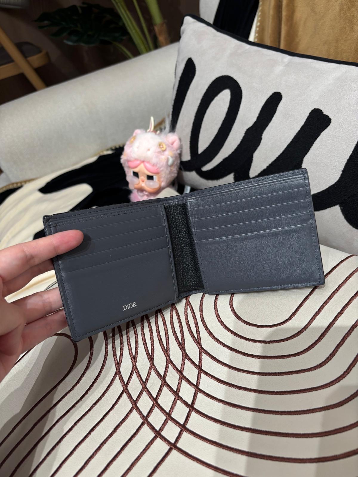 Dior Short Wallet 100%Authentic, 95%New