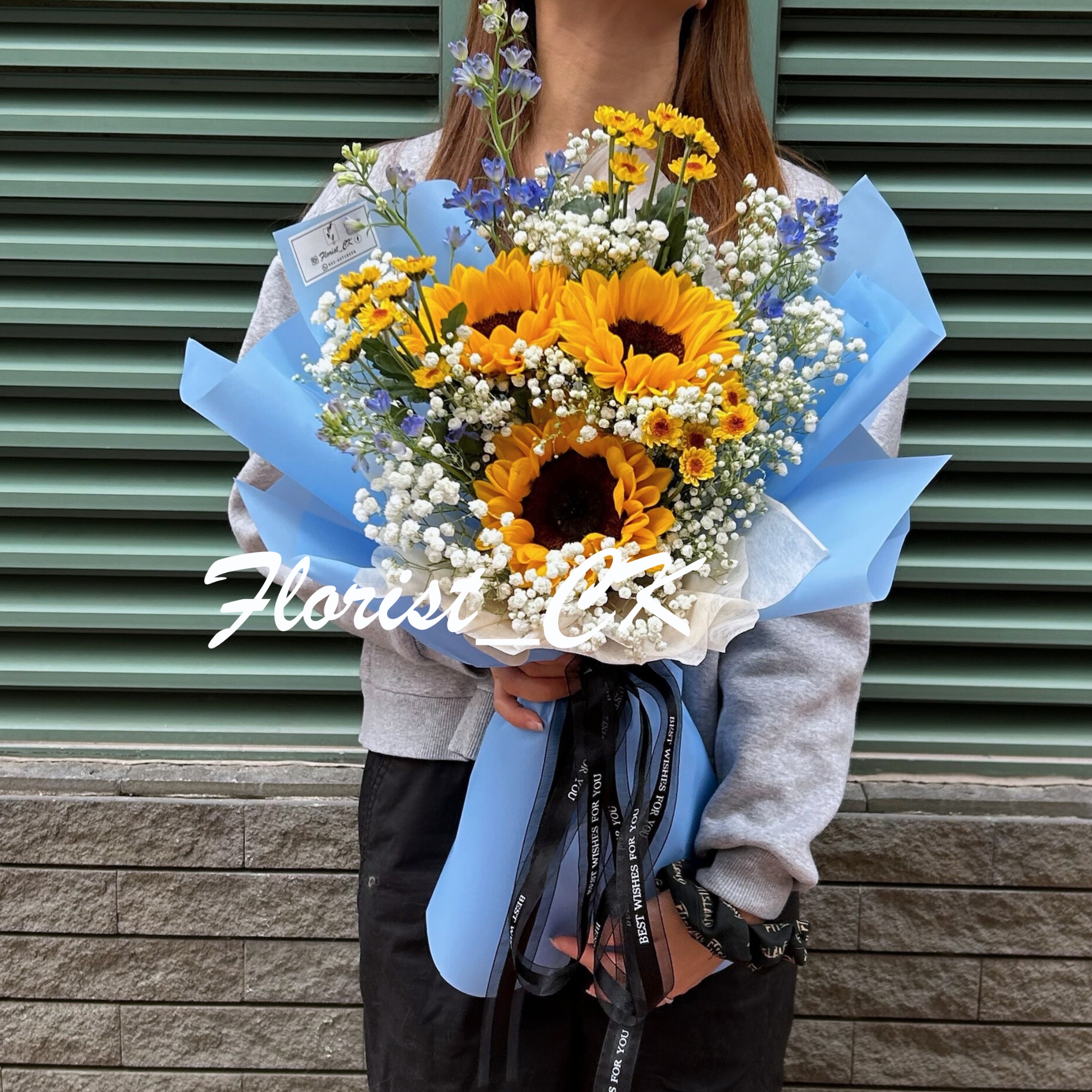 【2026 畢業鮮花推介】Helios Triumph 天藍花紙款｜向日葵鮮花花束  (預訂款)