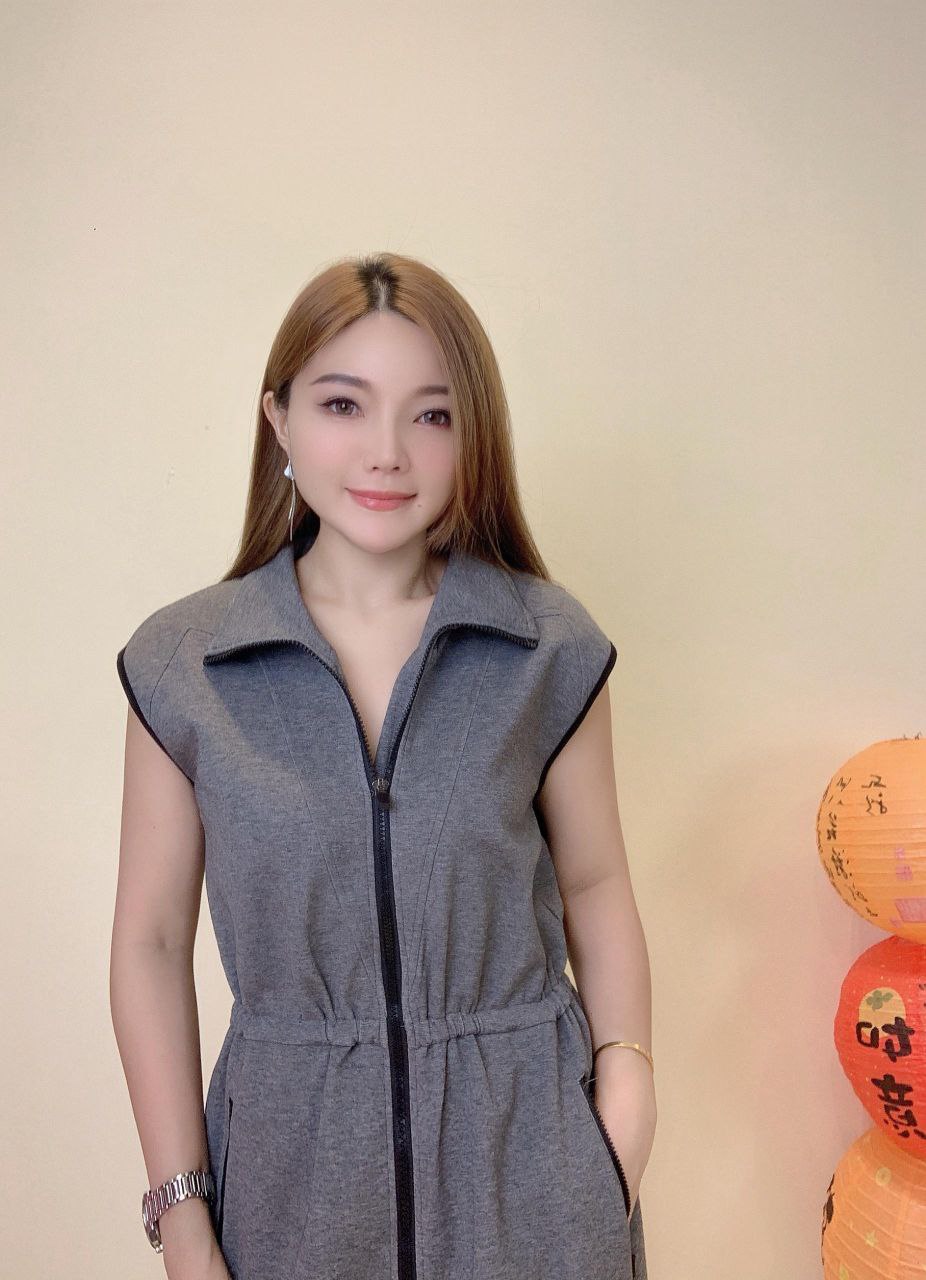 及膝连衣裙 D0367