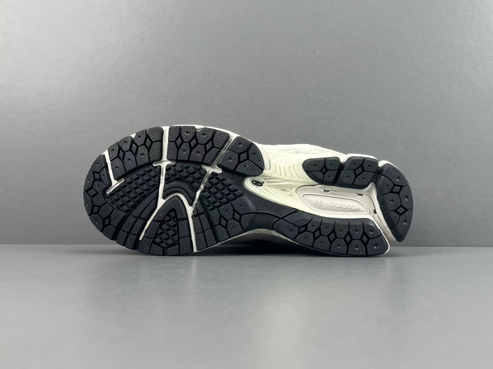 New Balance 2002R ML2002RC