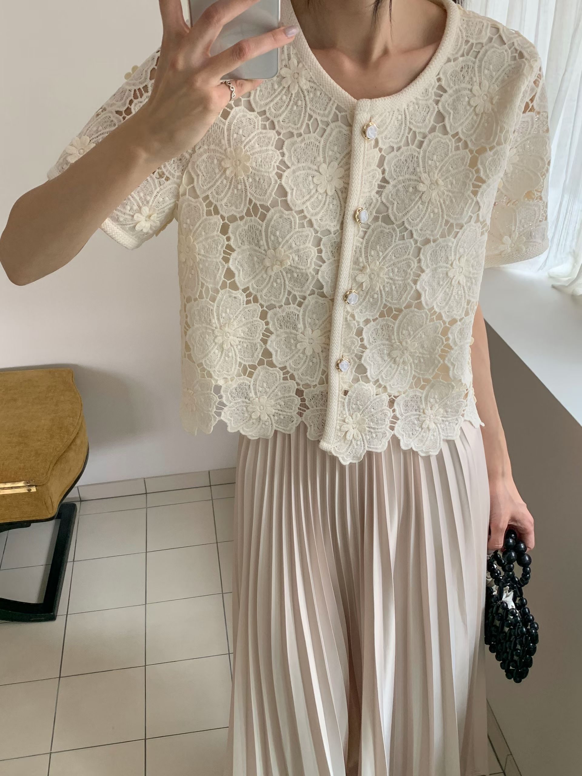 CT22 浮雕立體花卉蕾絲短袖Top 