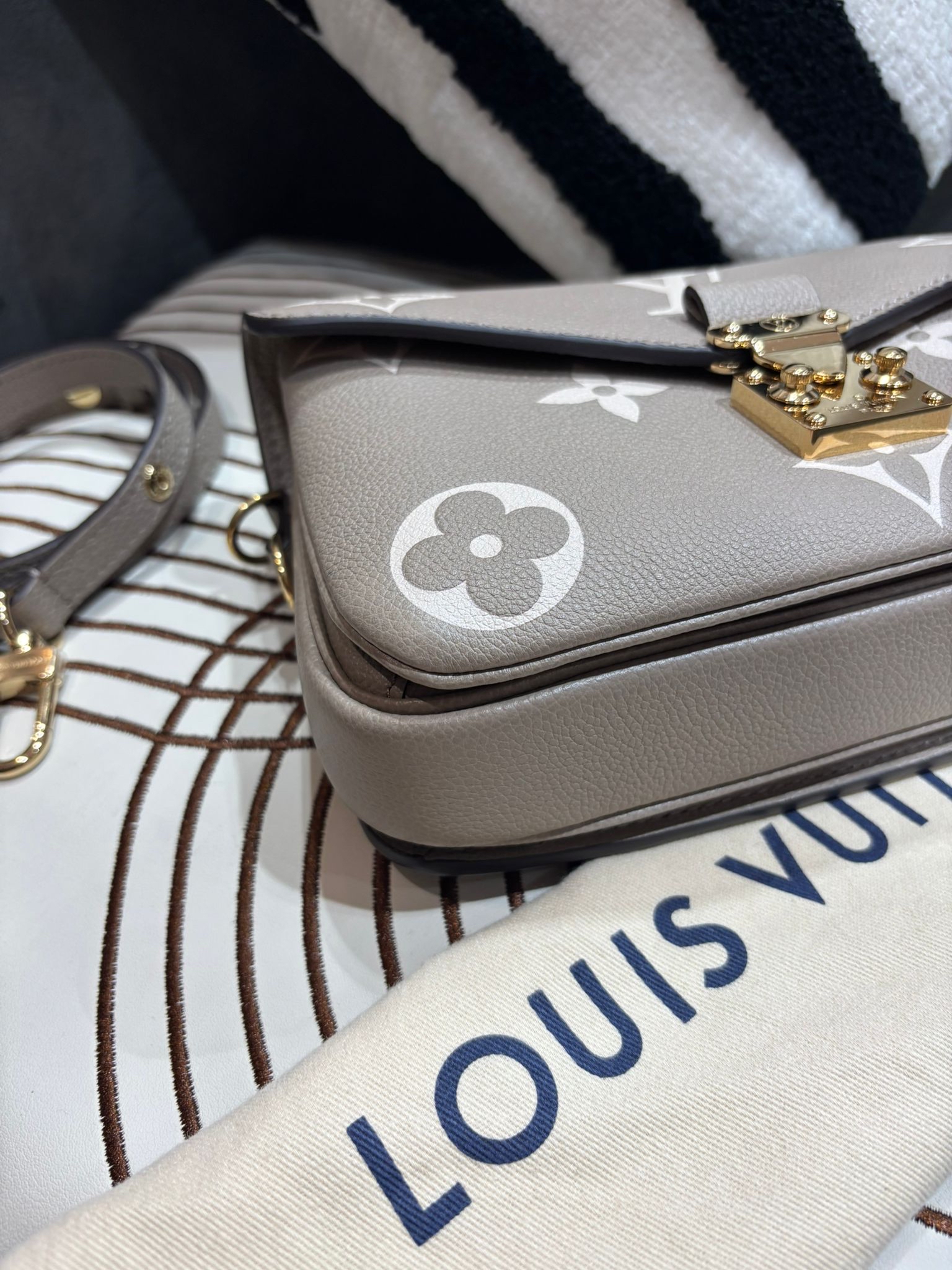 Lv Metis east west Calfskin 100%Authentic,98%new ✅dust bag  