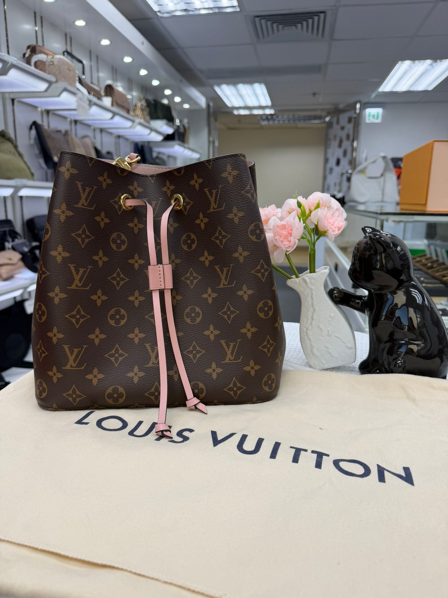 Lv M44022 98% new