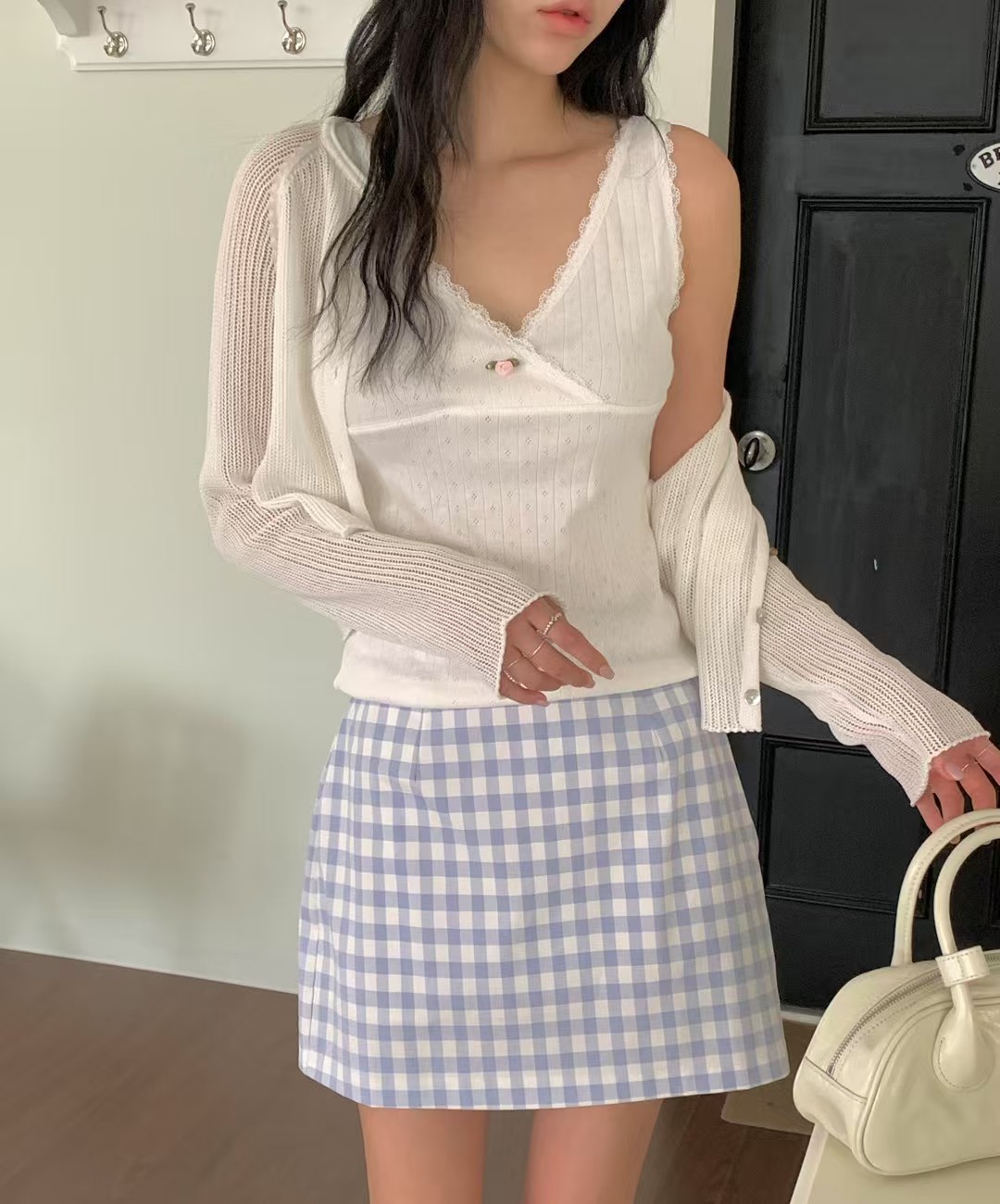 Lace Trim Cotton Tank Top with Bow Detail – Scoop Front & V-Back Design ‖ 蕾丝拼接蝴蝶结棉质背心前圆后V双领设计KR01469