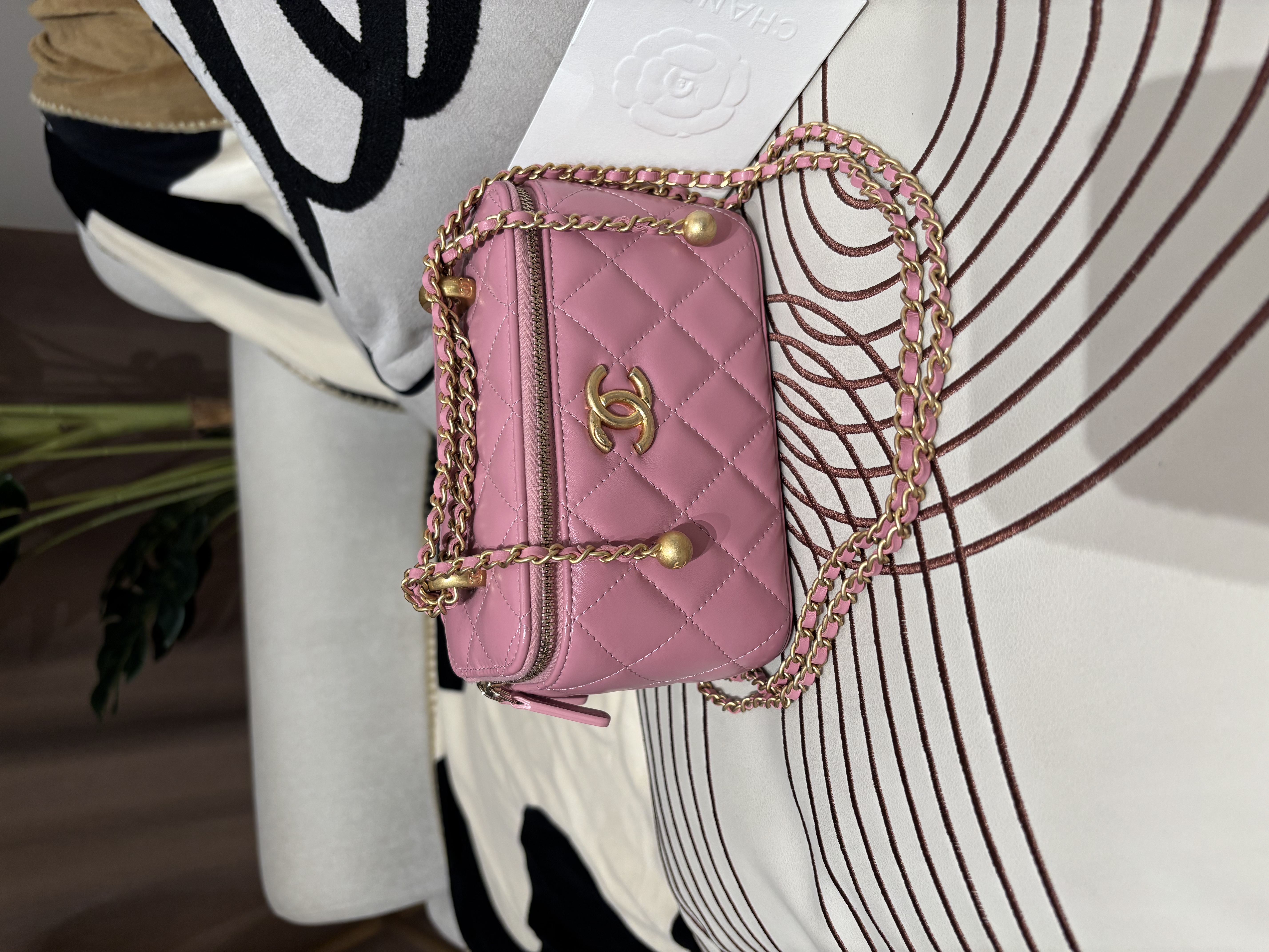 Chanel vanity with chain 小金球