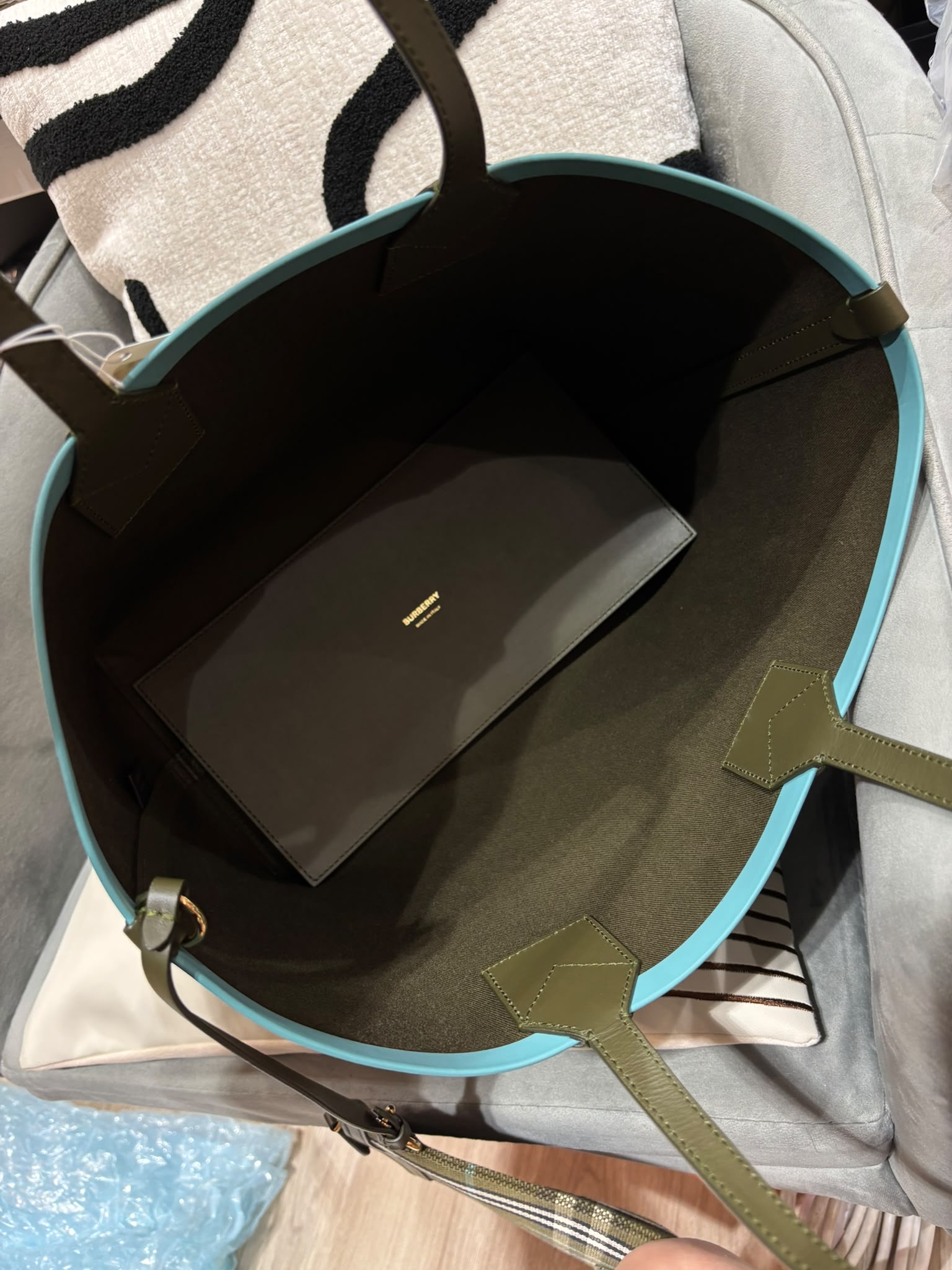 Burberry London Tote Bag Small 100%Authentic, 99%New ✅Dust bag
