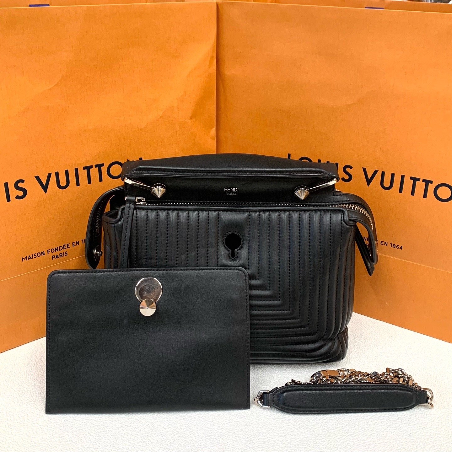 【預訂貨品】Fendi Dotcom黑銀牛皮斜孭袋