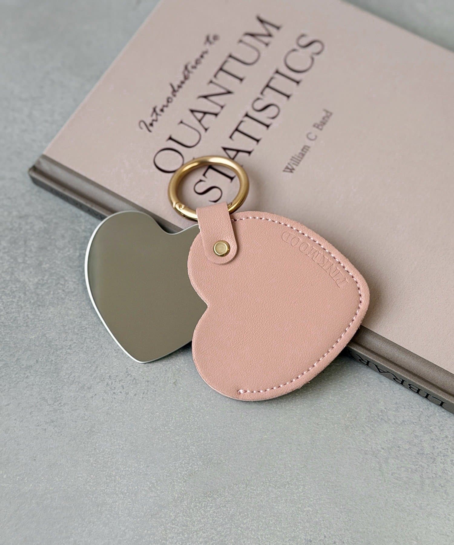 日本 3coins 心型鏡子(附登山扣)