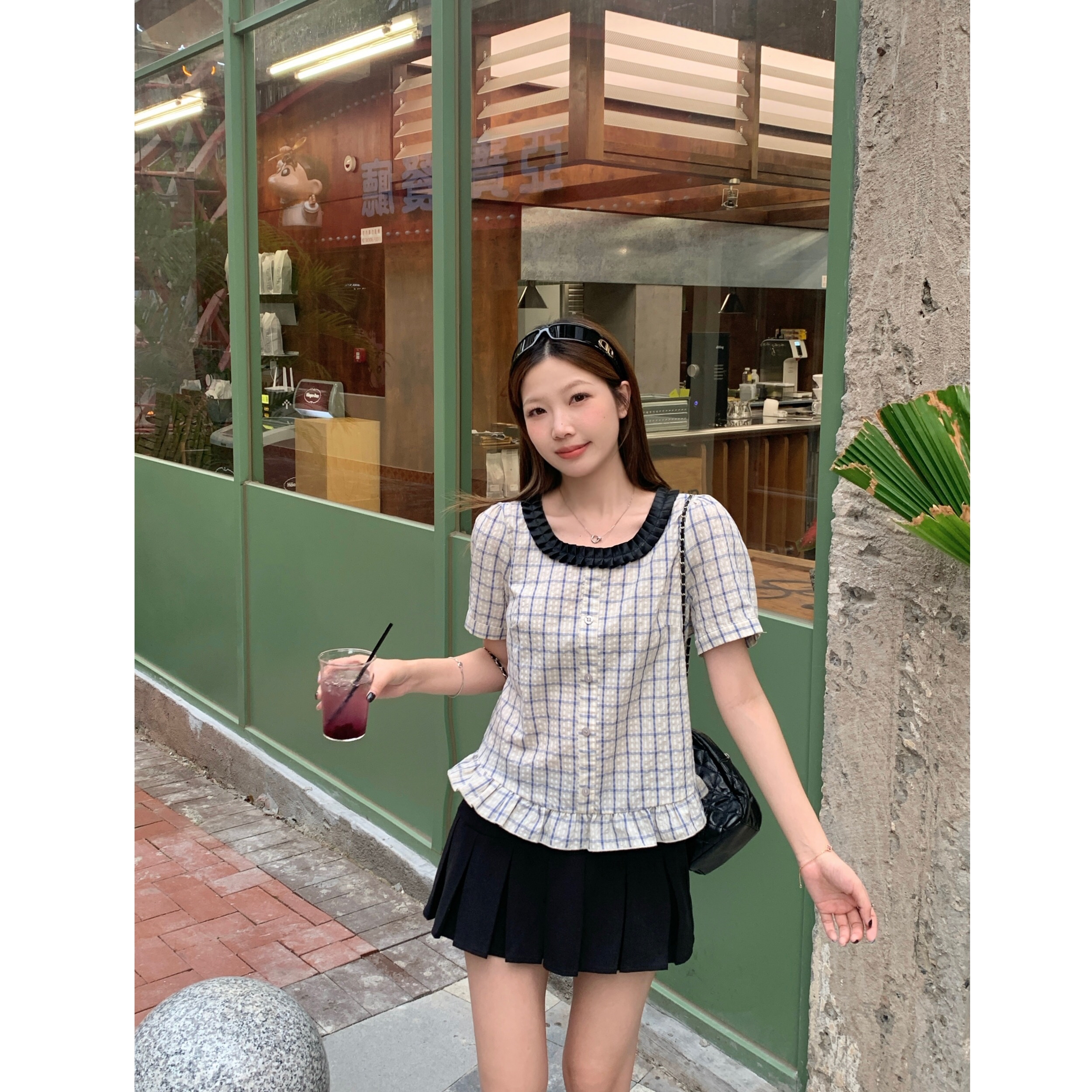 B223(80938) 法式精致格纹撞色黑木耳边领与下摆荷叶蓝卡其上衣