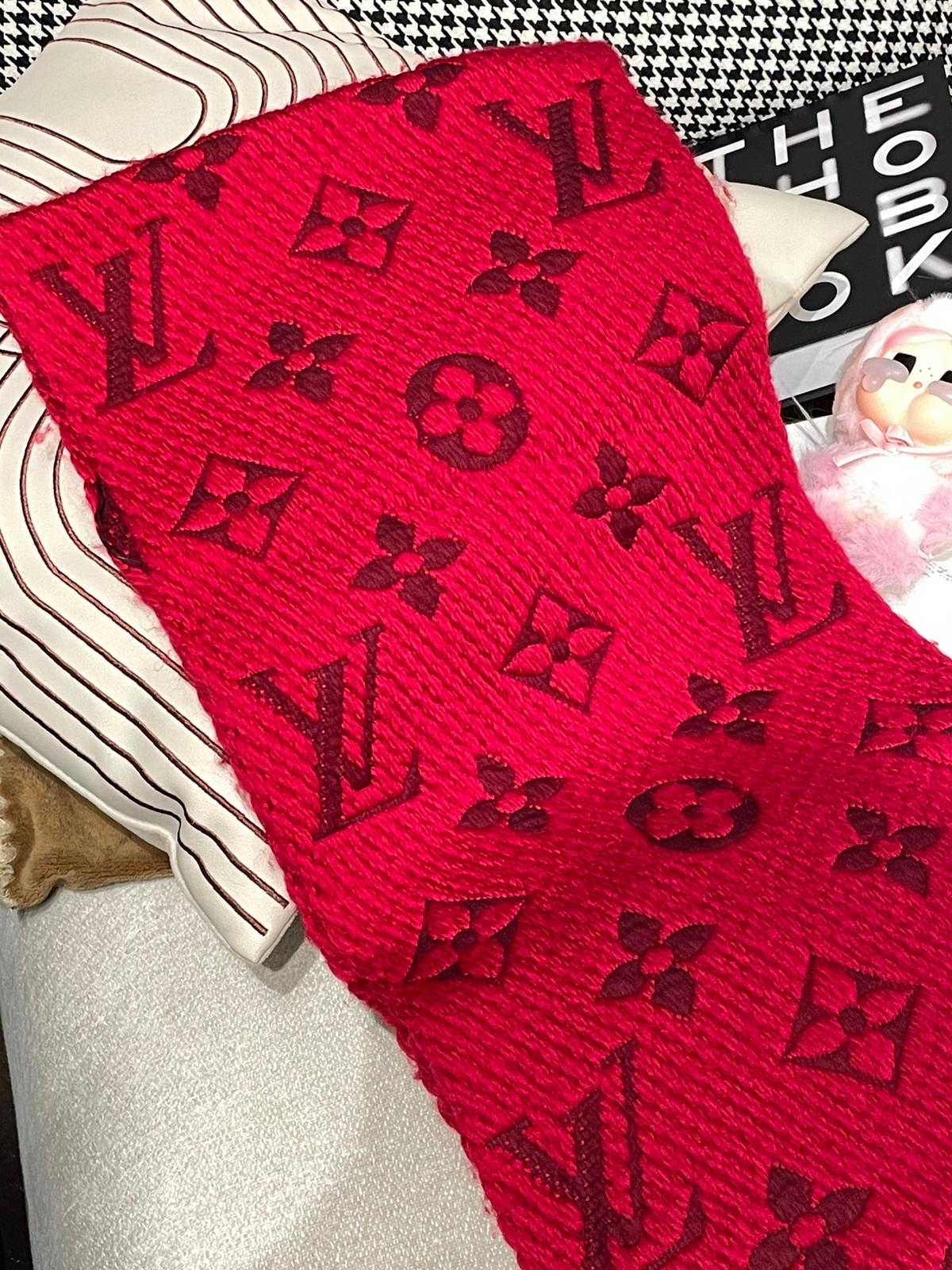 LV scarf 94%wool, 6%Silk ,100%Authentic, 95%New