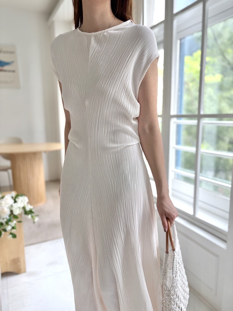 Elea Ribbed Flowy Dress (Ivory)