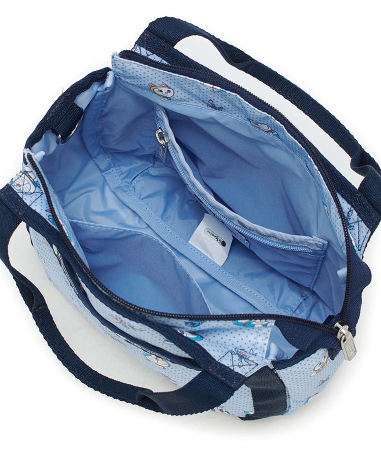 [訂購] [日本直送] 💙 LeSportsac「DORAEMON SMALL JENNI」 📏 尺寸/內容：高約22cm｜闊約18cm｜厚約6cm {TF260811}