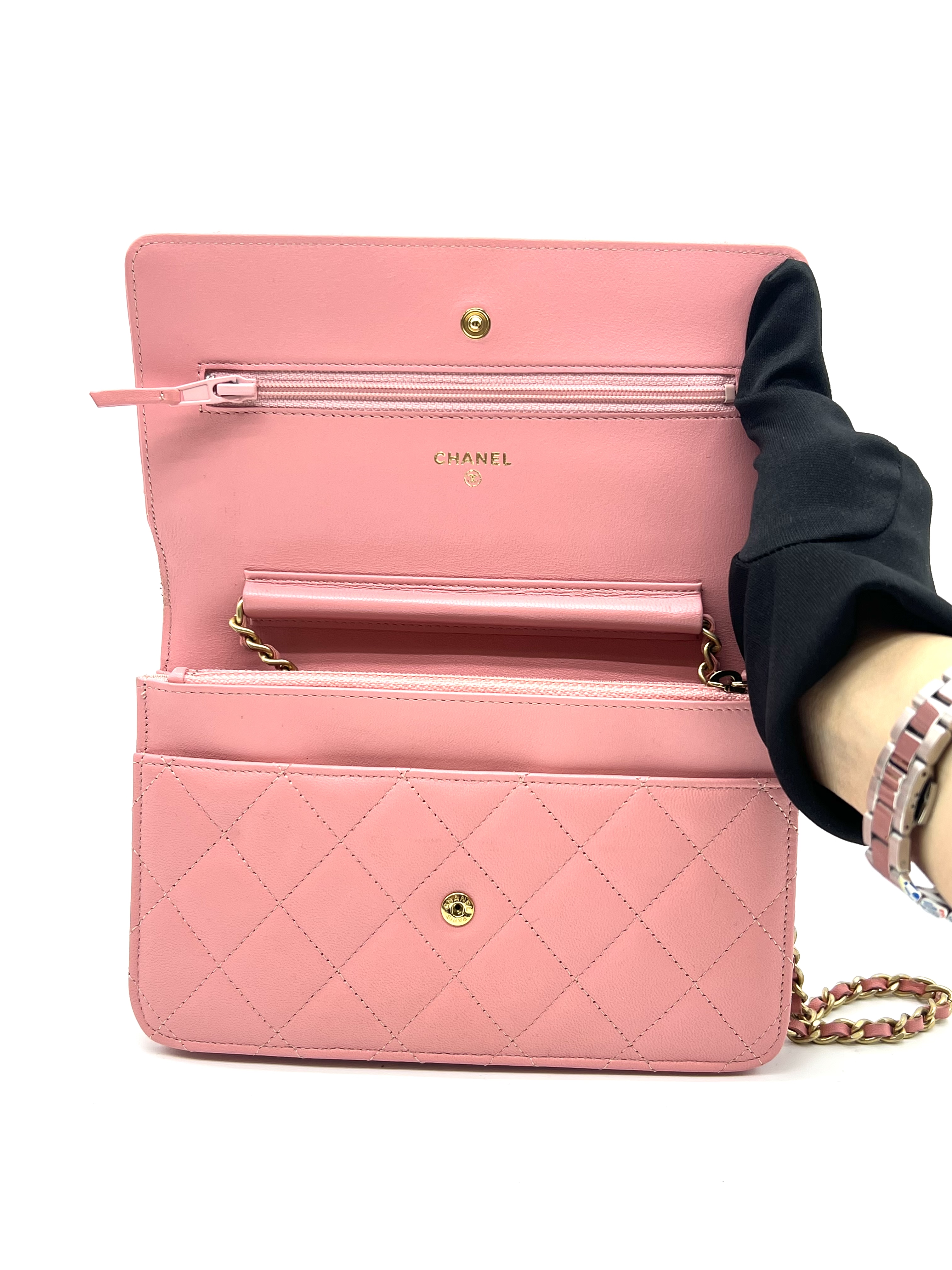 Pre-Owned CHANEL Matelasse Caviar WOC / Product Code: 26042210