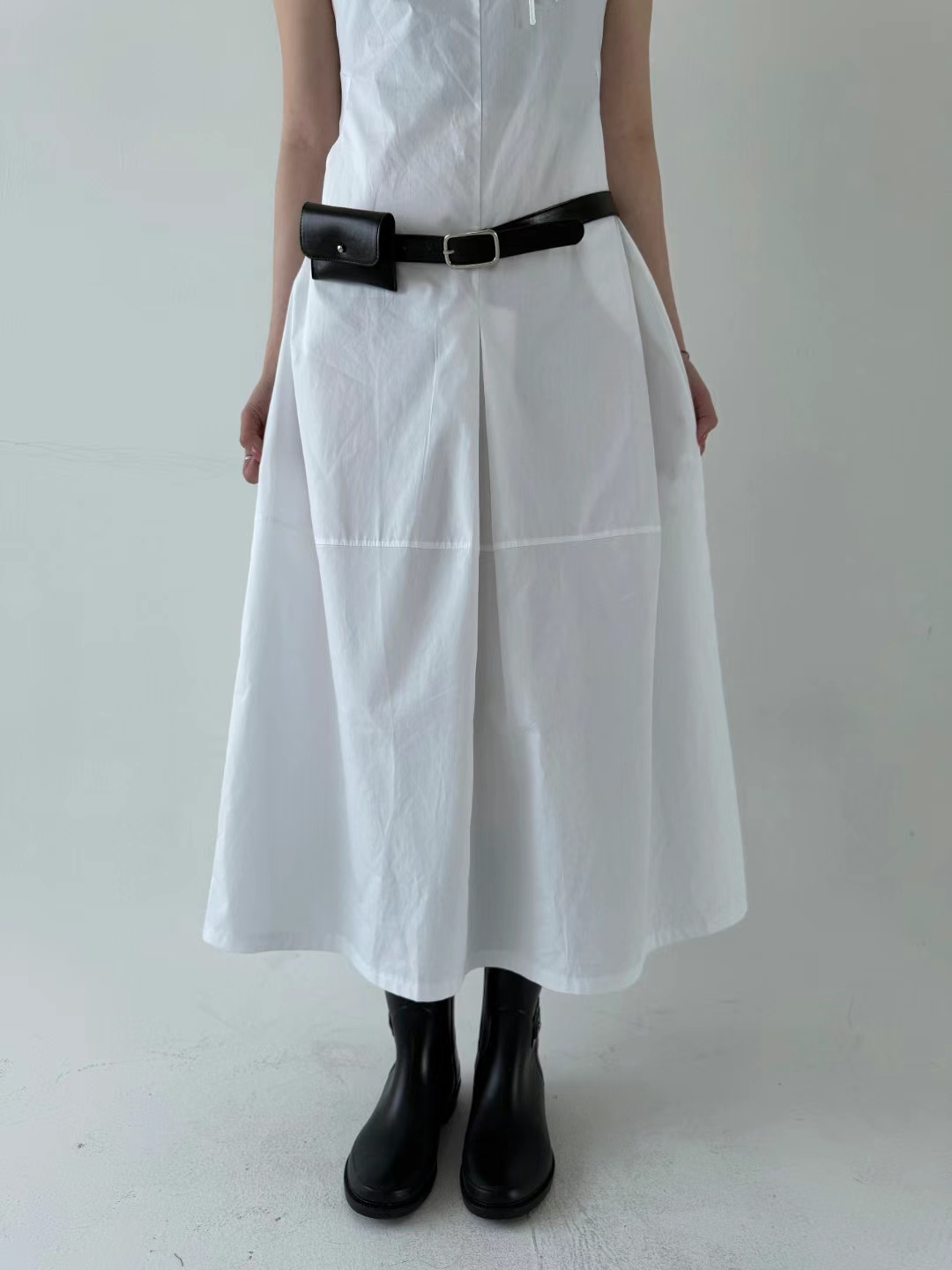 Square Neck Sleeveless Dress with Structured Seams ‖ 方领无袖立体剪裁连身裙 KR02401701