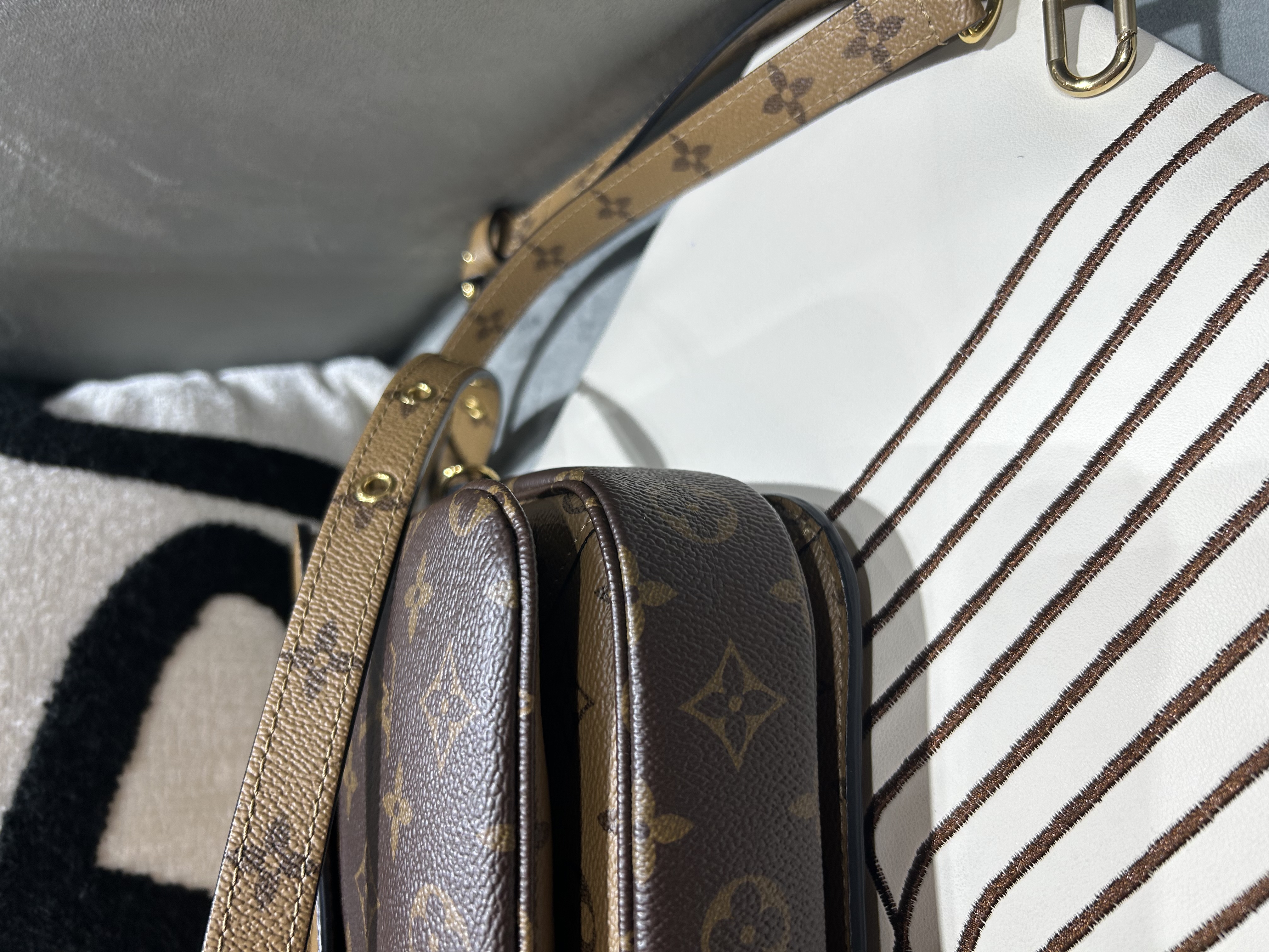 LV Metis Monogram 100%Authentic, 99%New ✅NFC✅Dust bag✅Strap✅Box