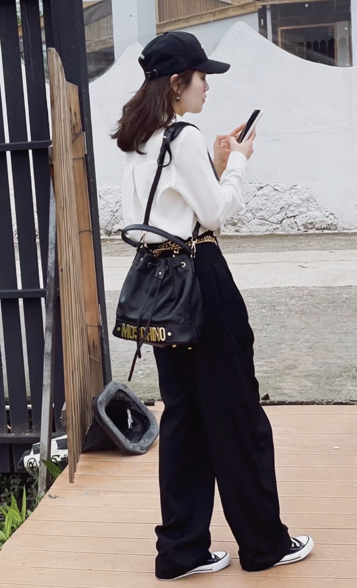 Moschino 尼龍流蘇水桶袋