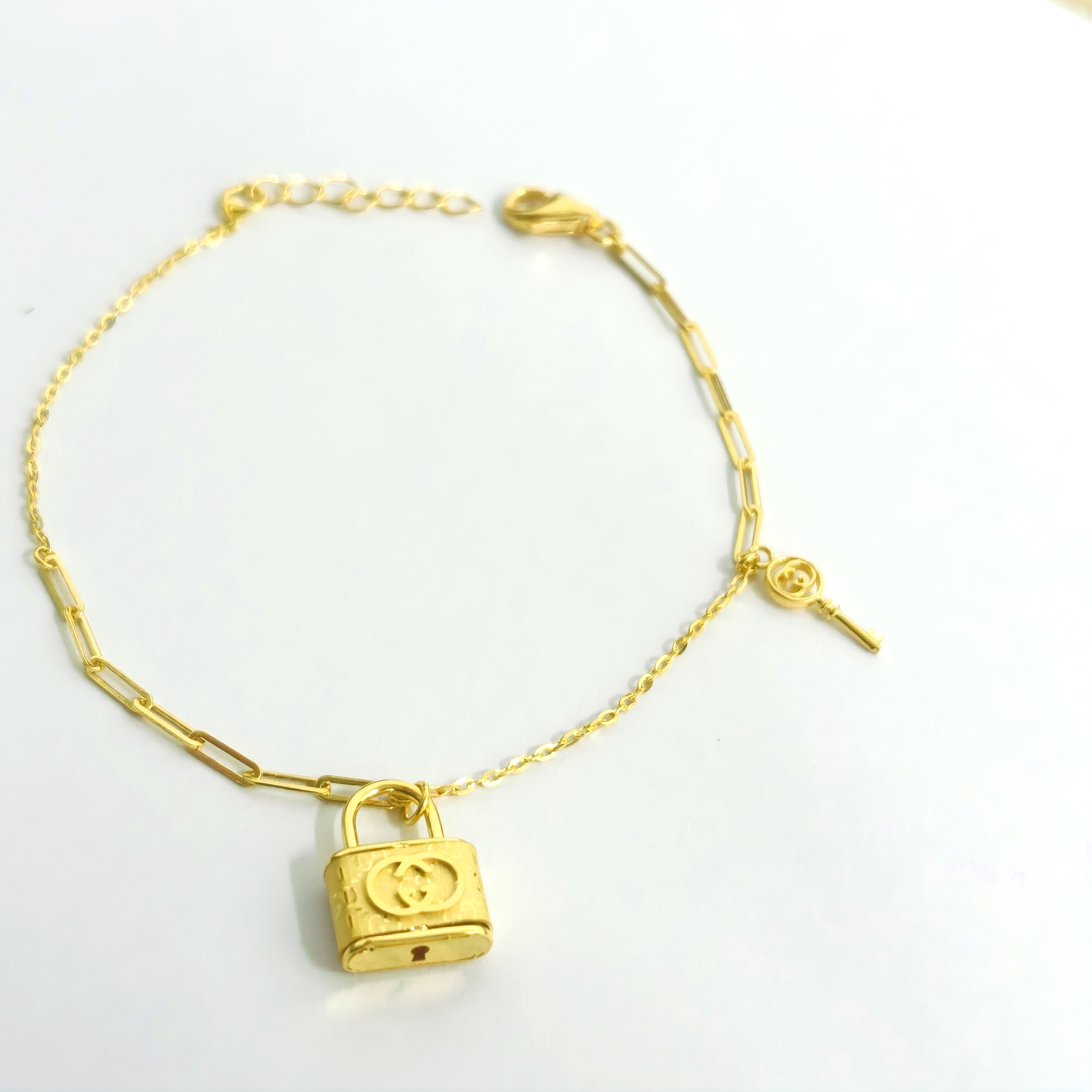 916 GOLD GUCCI LOCK AB BRACELET 15-17CM 916 金 双G锁头钥匙吊坠AB手链 15CM-17CM