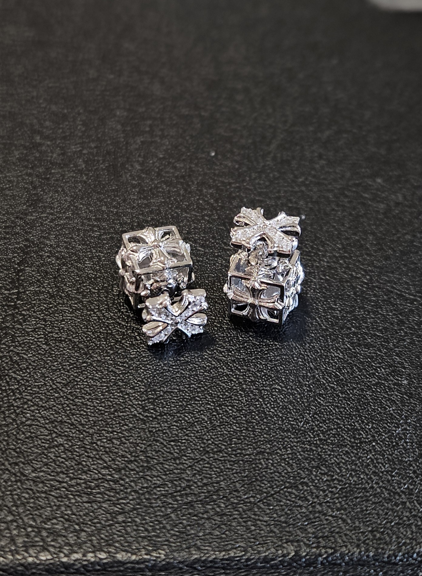 S925 - EE0336 Platinum-Coated Ornate Cube Stud Earrings