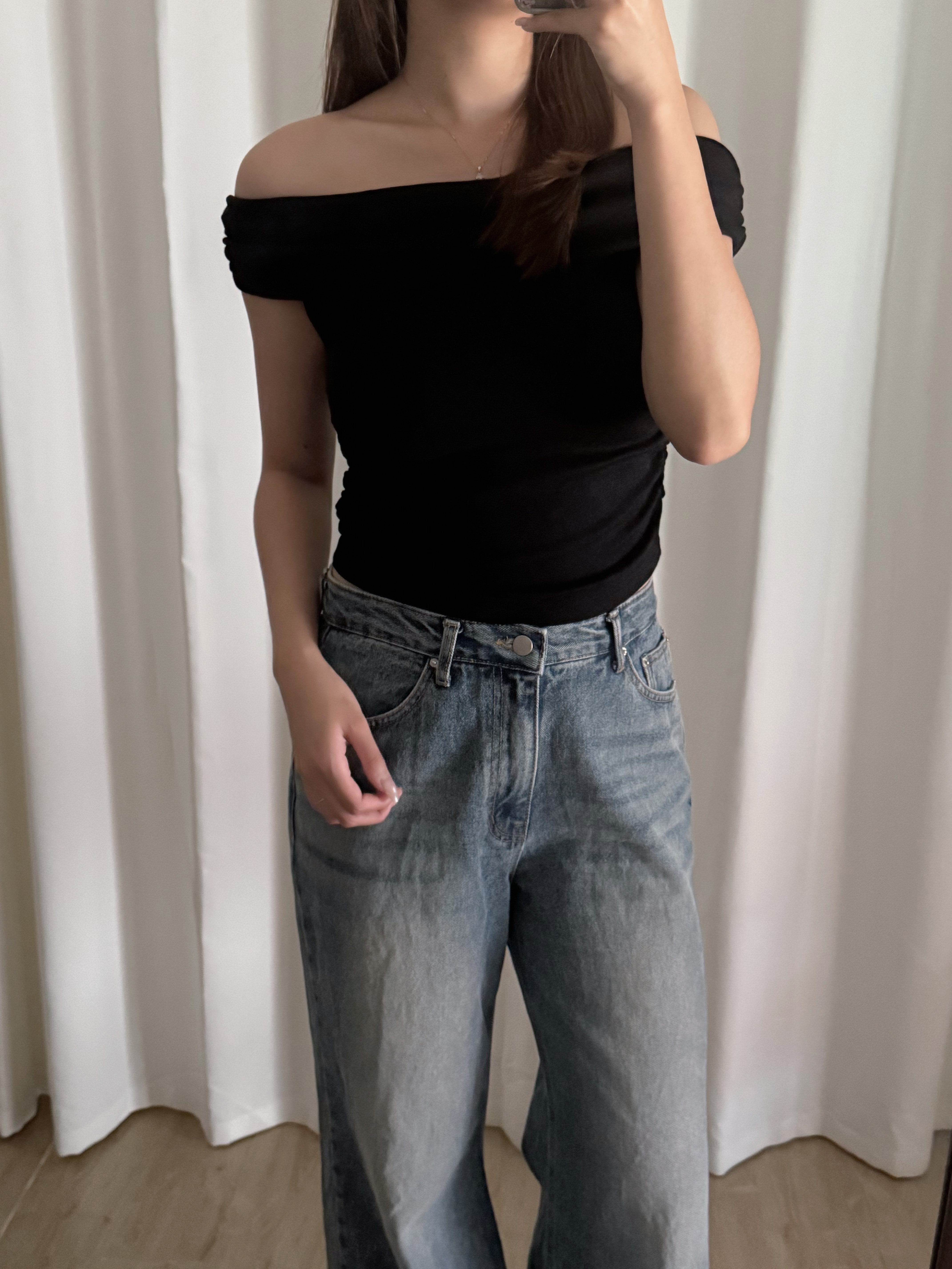 皺褶彈彈一字肩短袖上衣(兩色入)