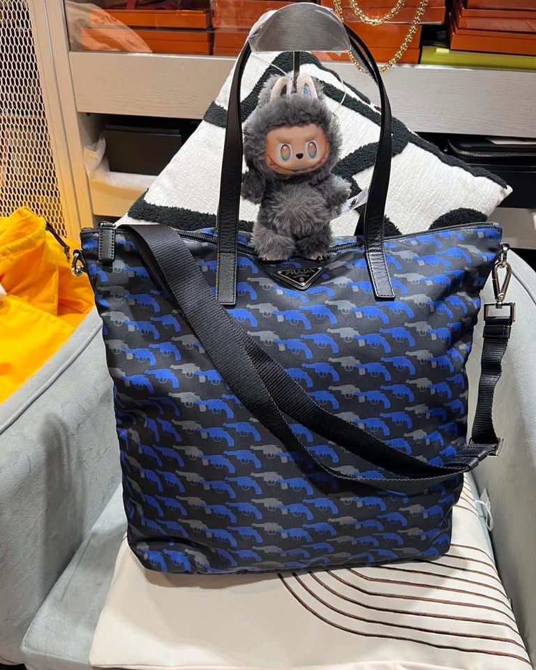Prada nylon 2way bag with strap Guns 100%Authentic,95%new ✅長肩帶  ✅防塵袋