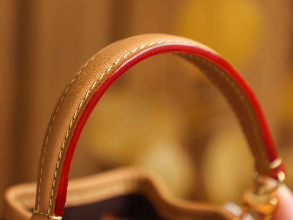 【特级全钢原厂】老花👜✨ 尺寸：13*16*10cm 𝐍𝐚𝐧𝐨 𝐌𝐢𝐧𝐢小水桶以经典的造型搭配全新的设计理念，第一眼看到就被这股可爱的气息圈粉， 肩带可调节，满足不同的身高需求， 可拆卸的手提，版型也更加立体有型， 看似非常𝐌𝐢𝐧𝐢的造型，但是日常出街的容纳量可是非常🉑️，颜值真的是长在审美上的一个大爆款！