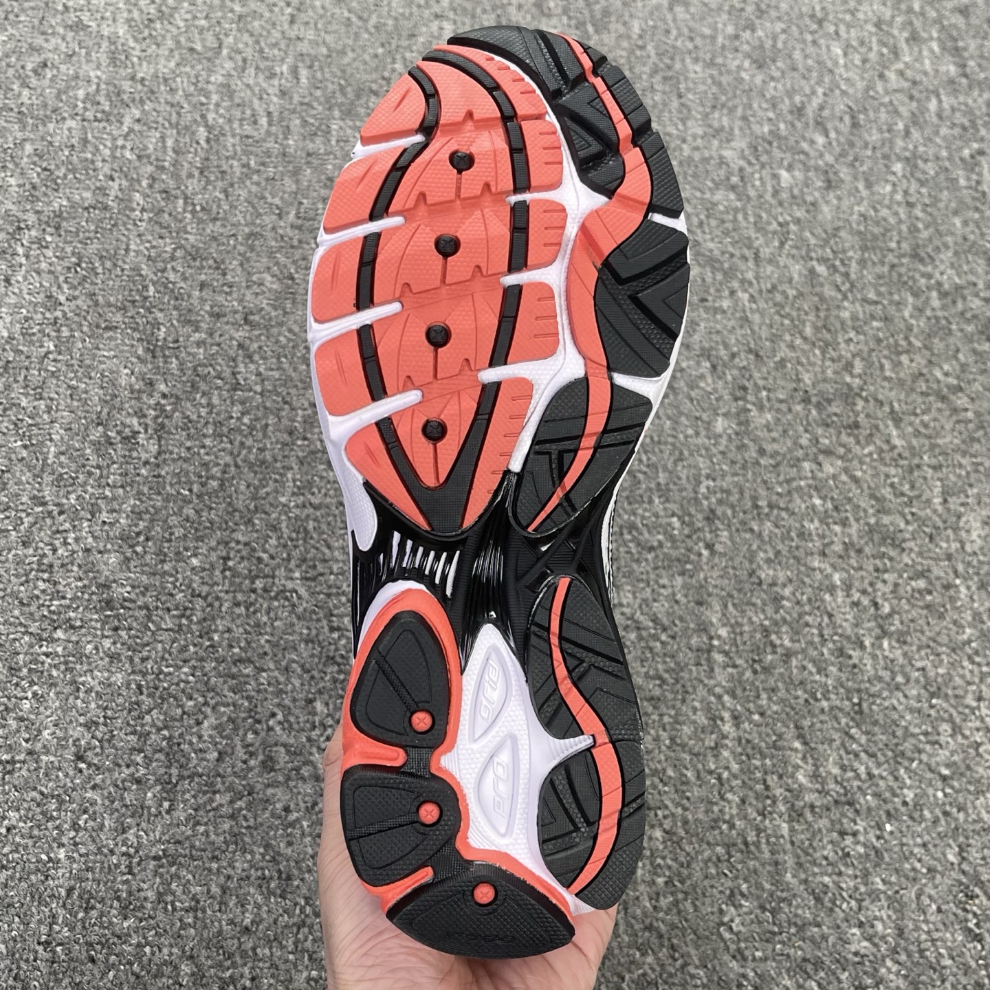 Saucony ProGrid Omni 9