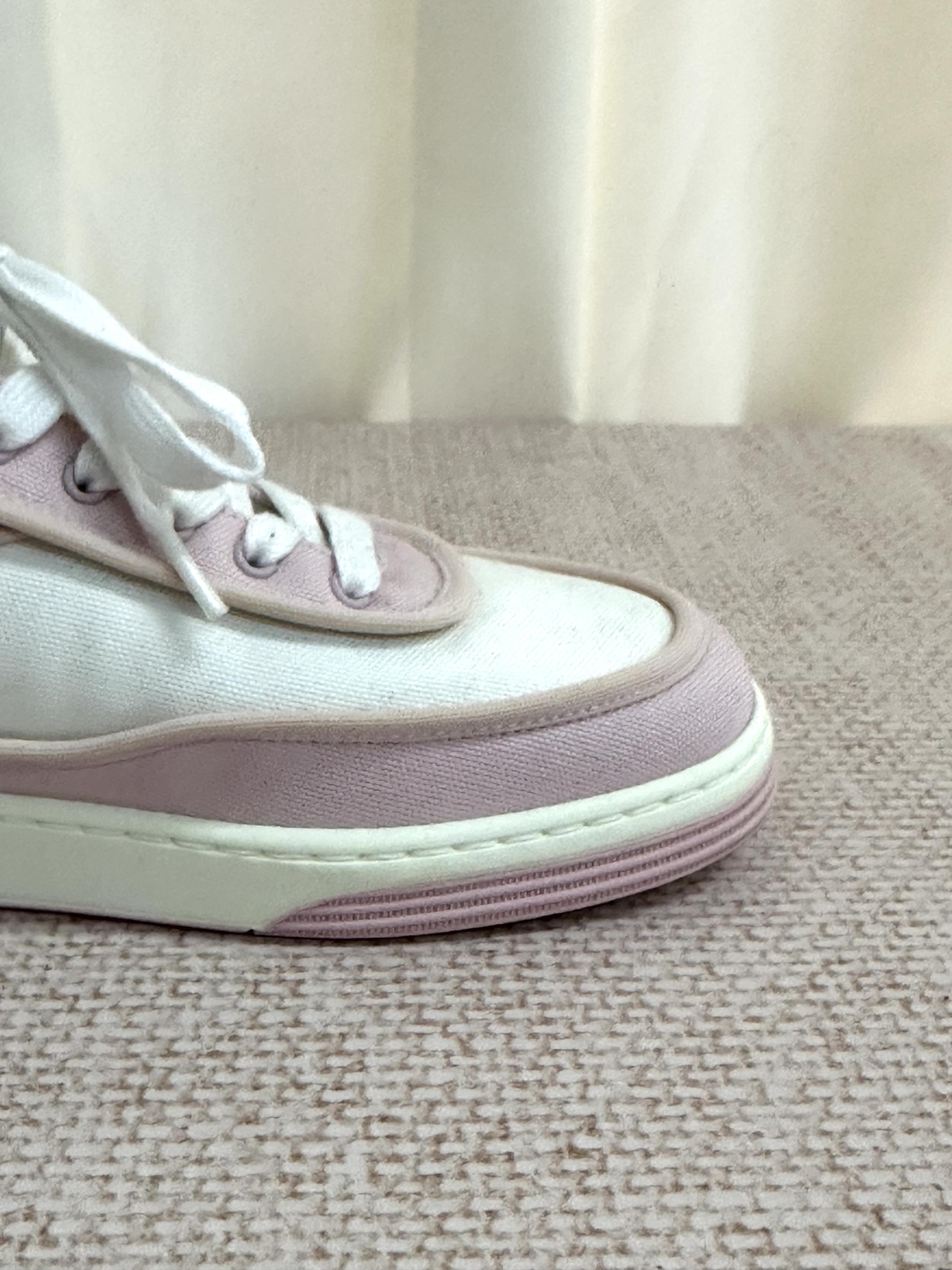 Pre-Owned Chanel Canvas Low Top Sneakers / Product Code: 26040720