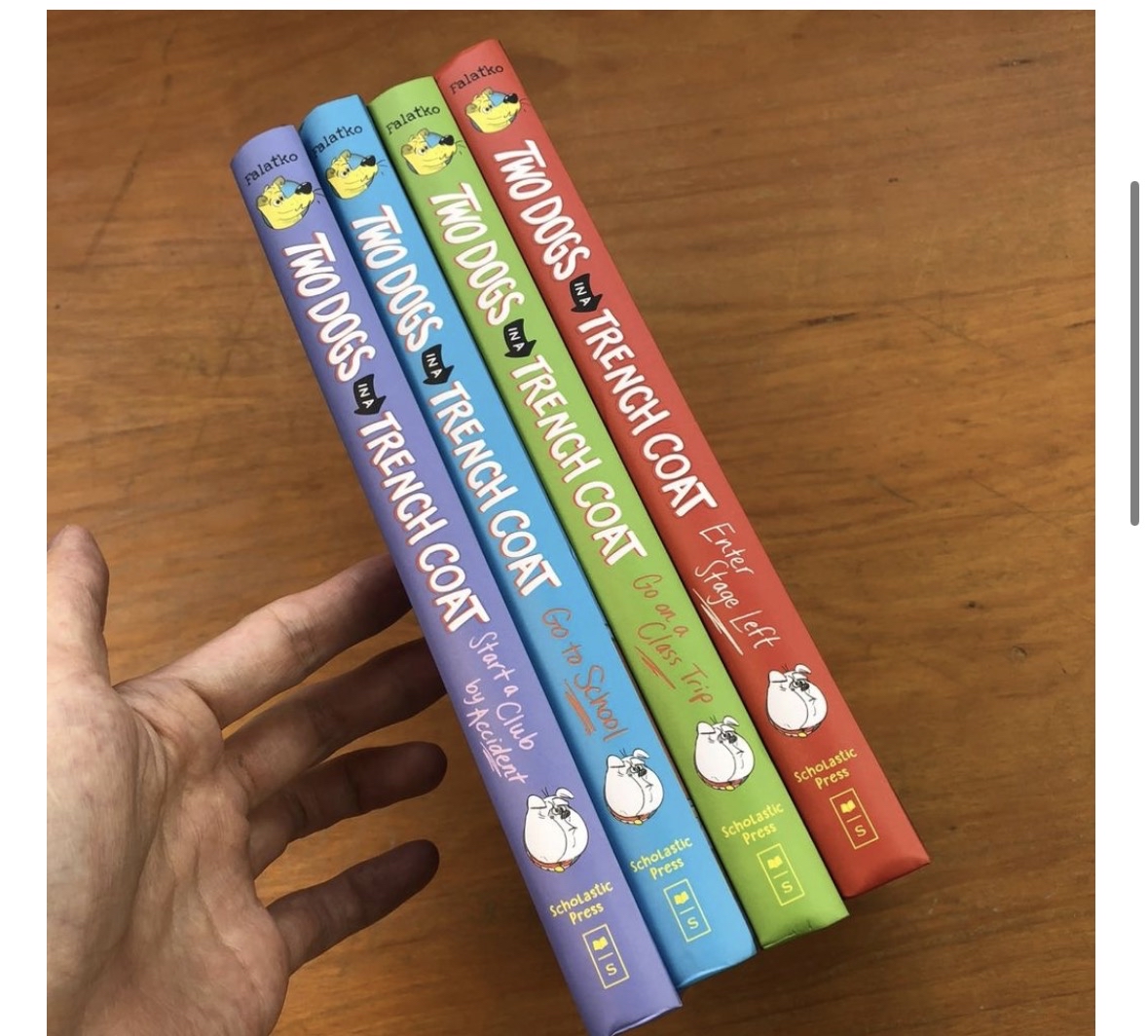 1. TWO DOGS IN A TRENCH COAT GO TO SCHOOL 2. TWO DOGS IN A TRENCH COAT START A CLUB BY ACCIDENT 3. TWO DOGS IN A TRENCH COAT AND THE LITTLE CAR WITH THE BIG PROBLEM（這本在第三層） 4. TWO DOGS IN A TRENCH COAT ENTER STAGE LEFT