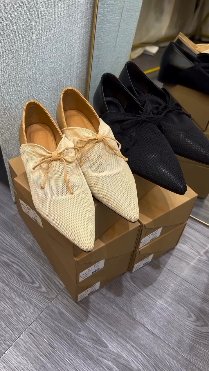 $369超人氣韓鞋Size:225-250歡迎WhatsApp 62353222