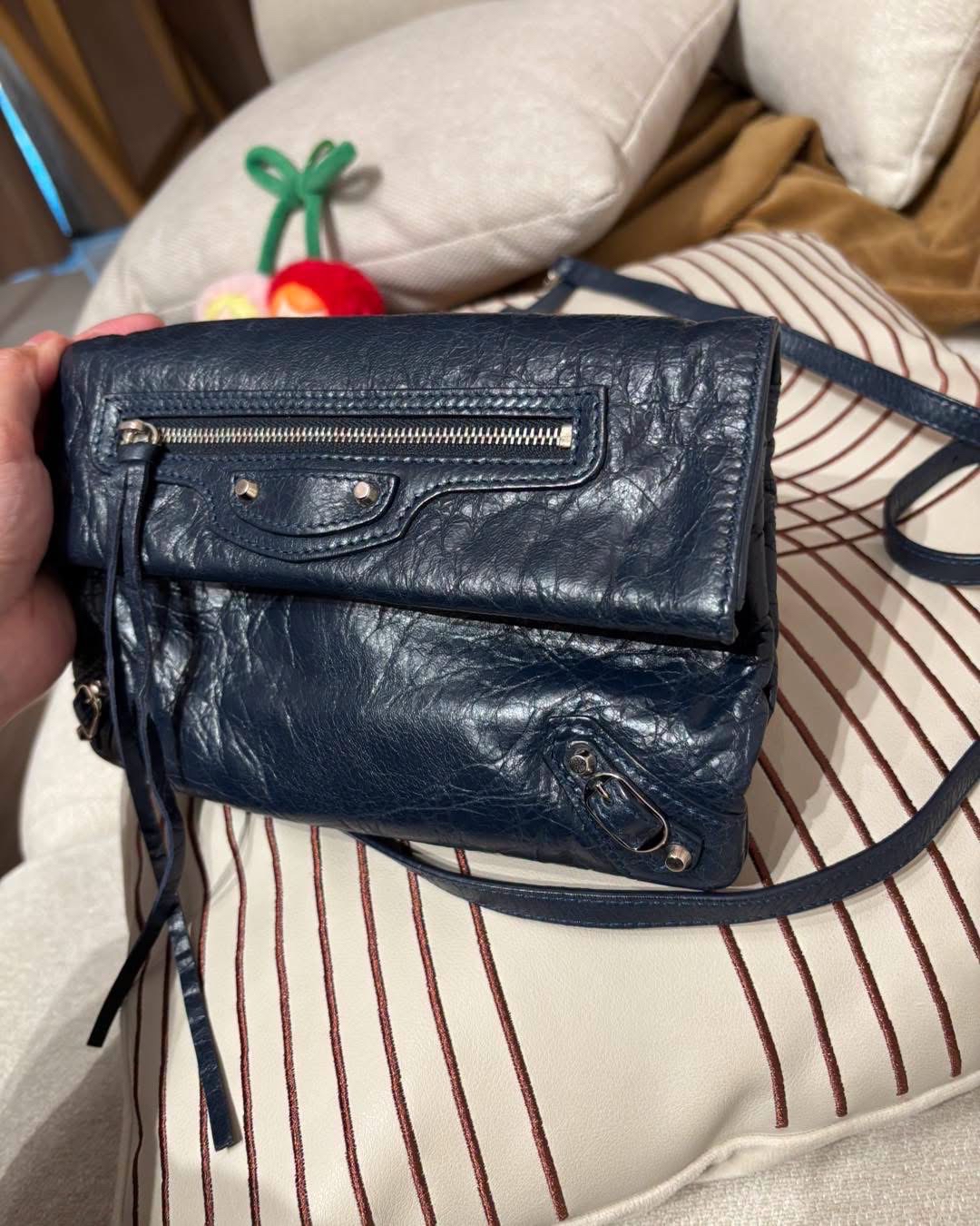 Balenciaga city crossbody bag  100%Authentic ,95%new 