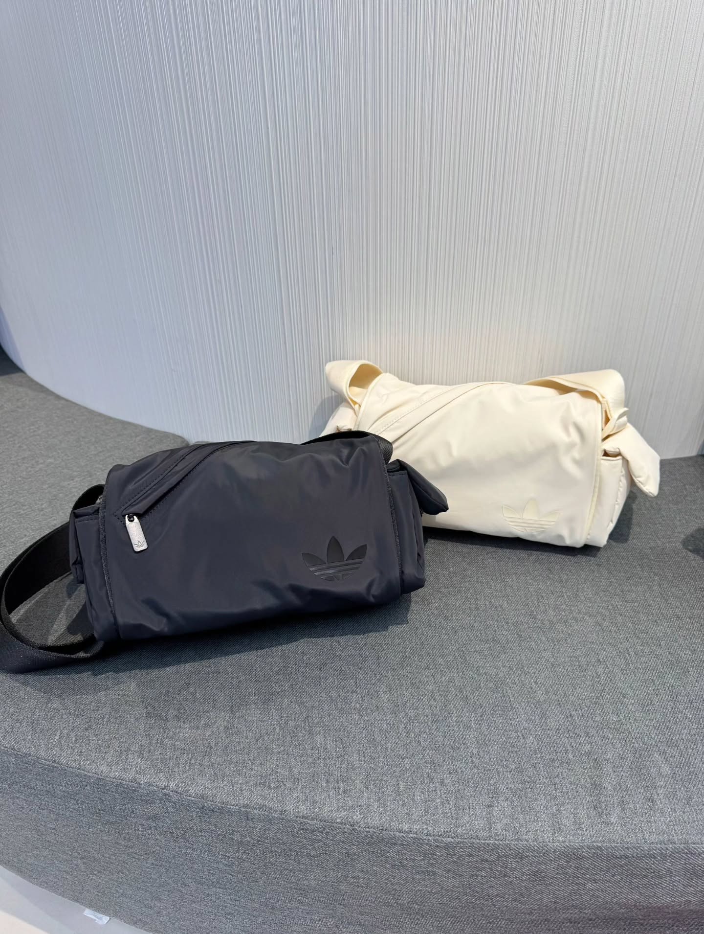 🖤三叶草 新品尼龙枕头包 🇭🇰