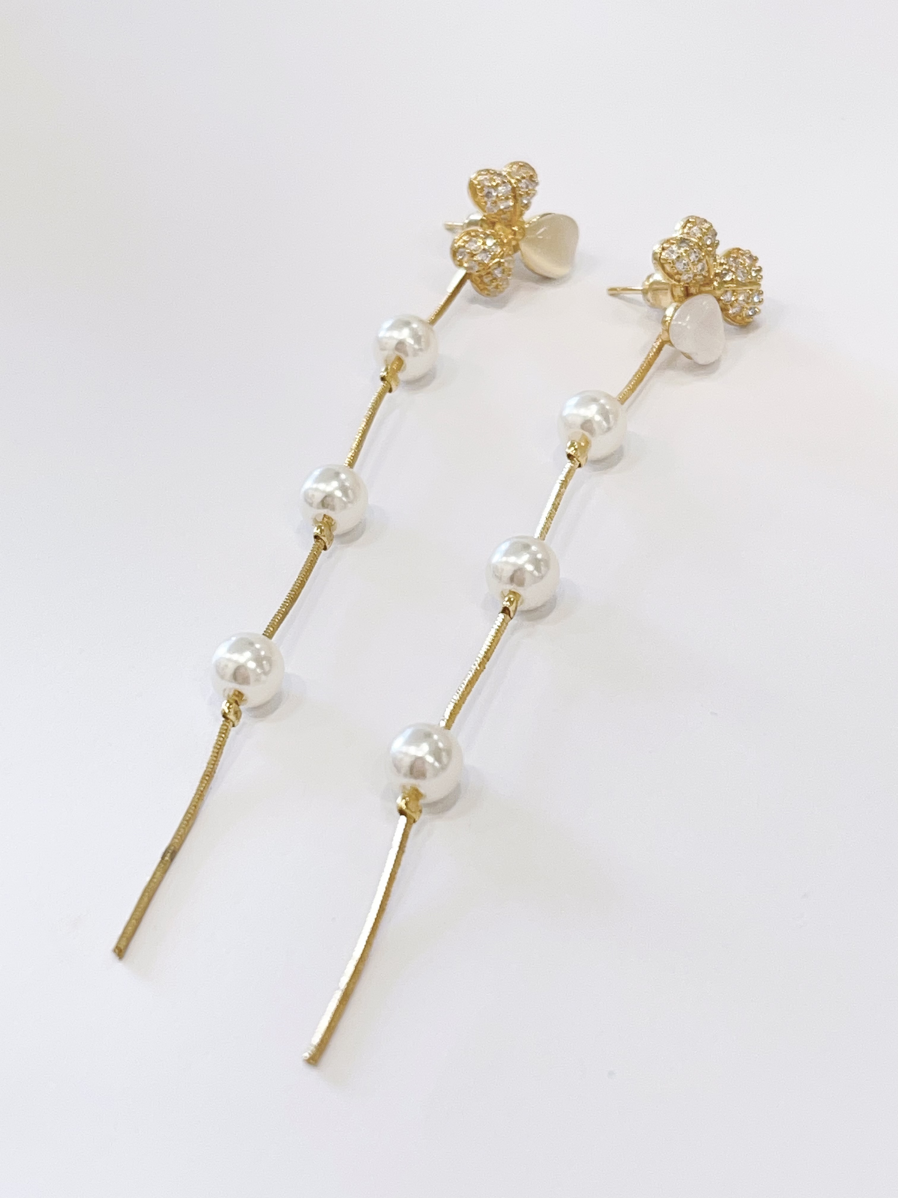 猫眼石镶钻花瓣珍珠耳环