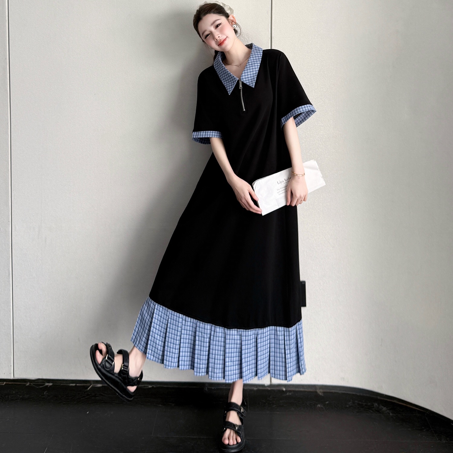 B283(61013) 韩系气质蓝格纹翻领与卷边袖与百褶下摆黑连身裙 