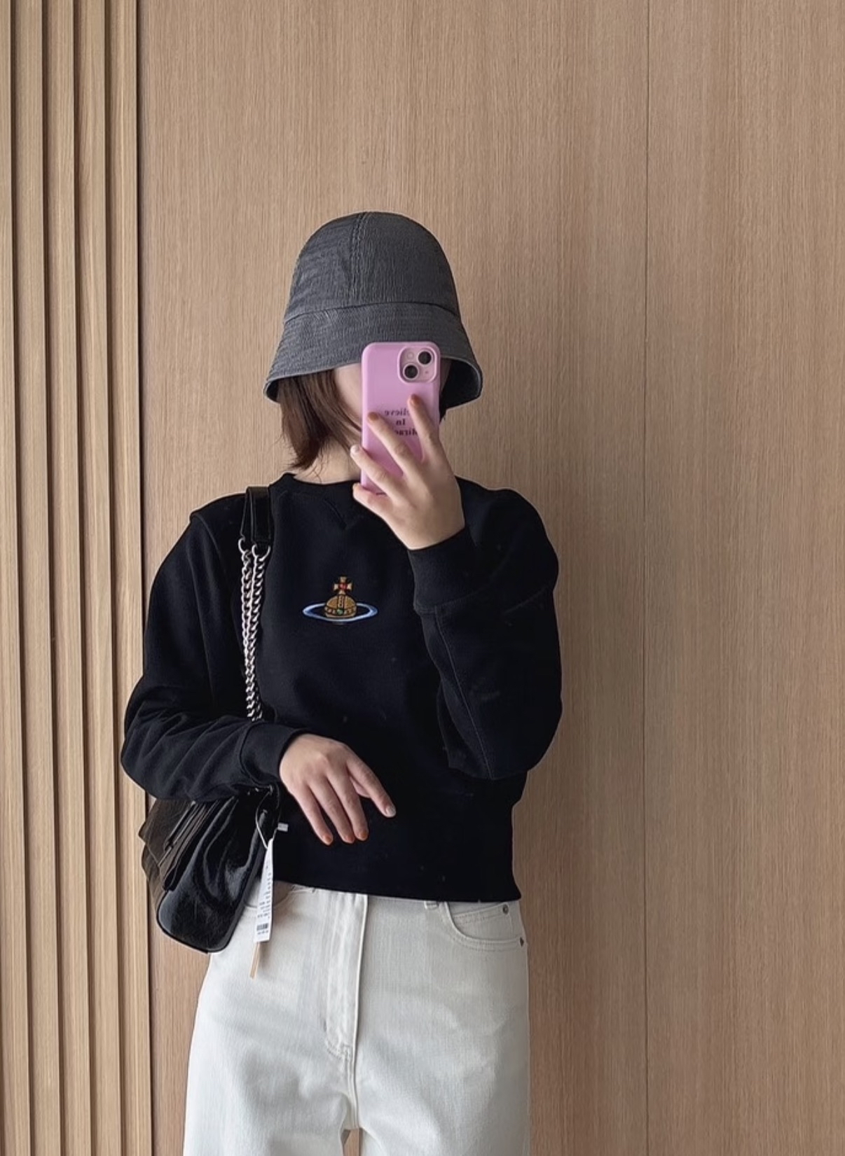特價買定冬天着😍Westwood cropped hoodie 刺繡土星 Size S M L   Model 163 size S