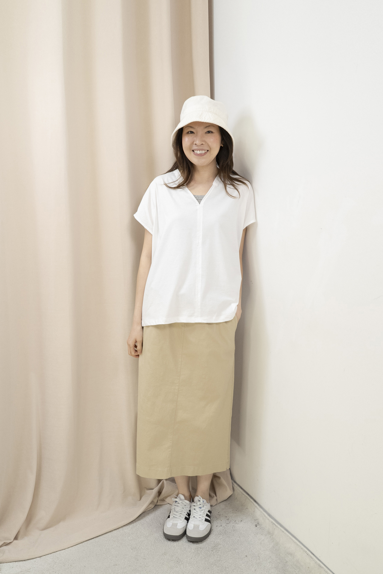  V領柔滑Top(白色）