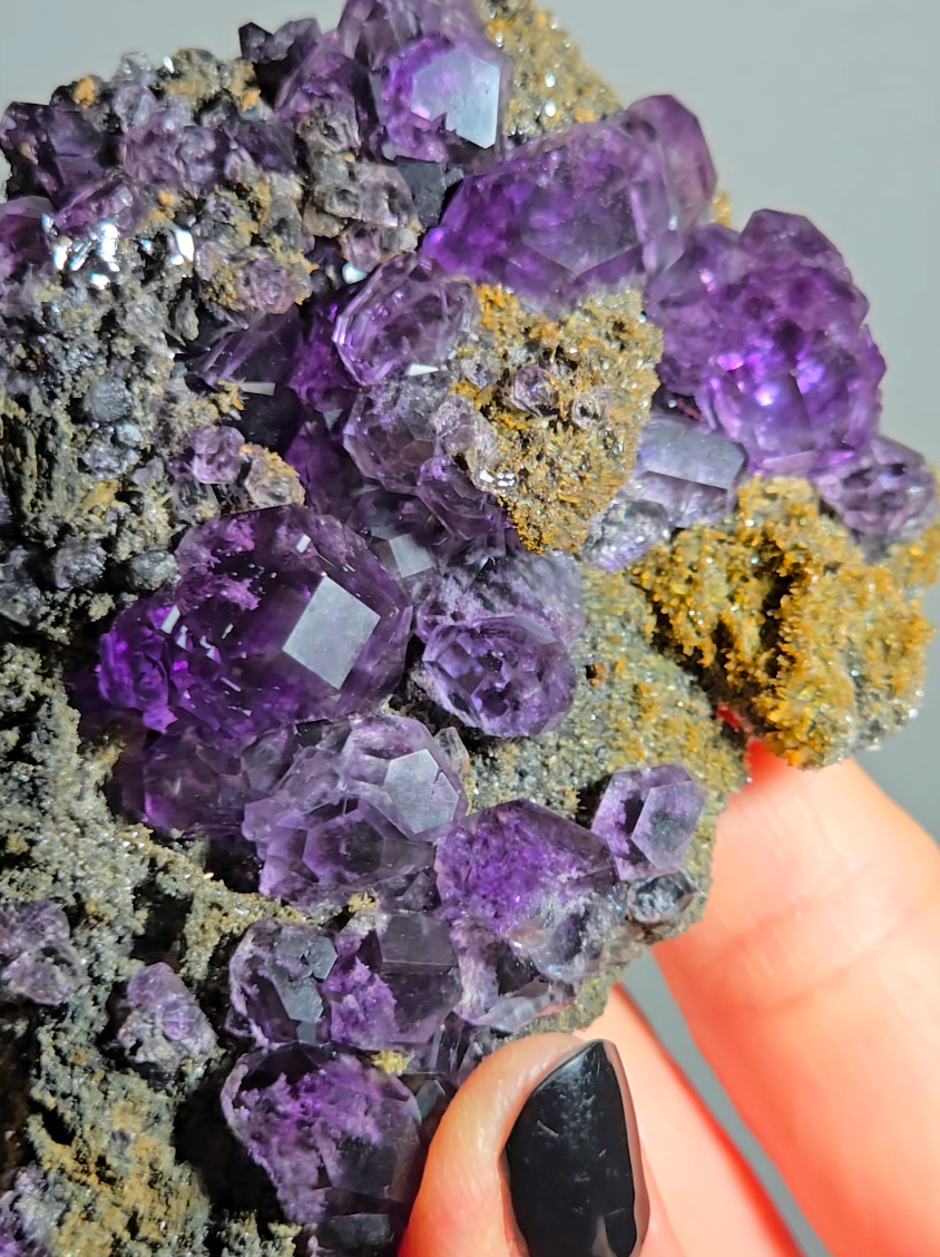 Tanzanite fluorite with perfect dodecahedrons - FL368