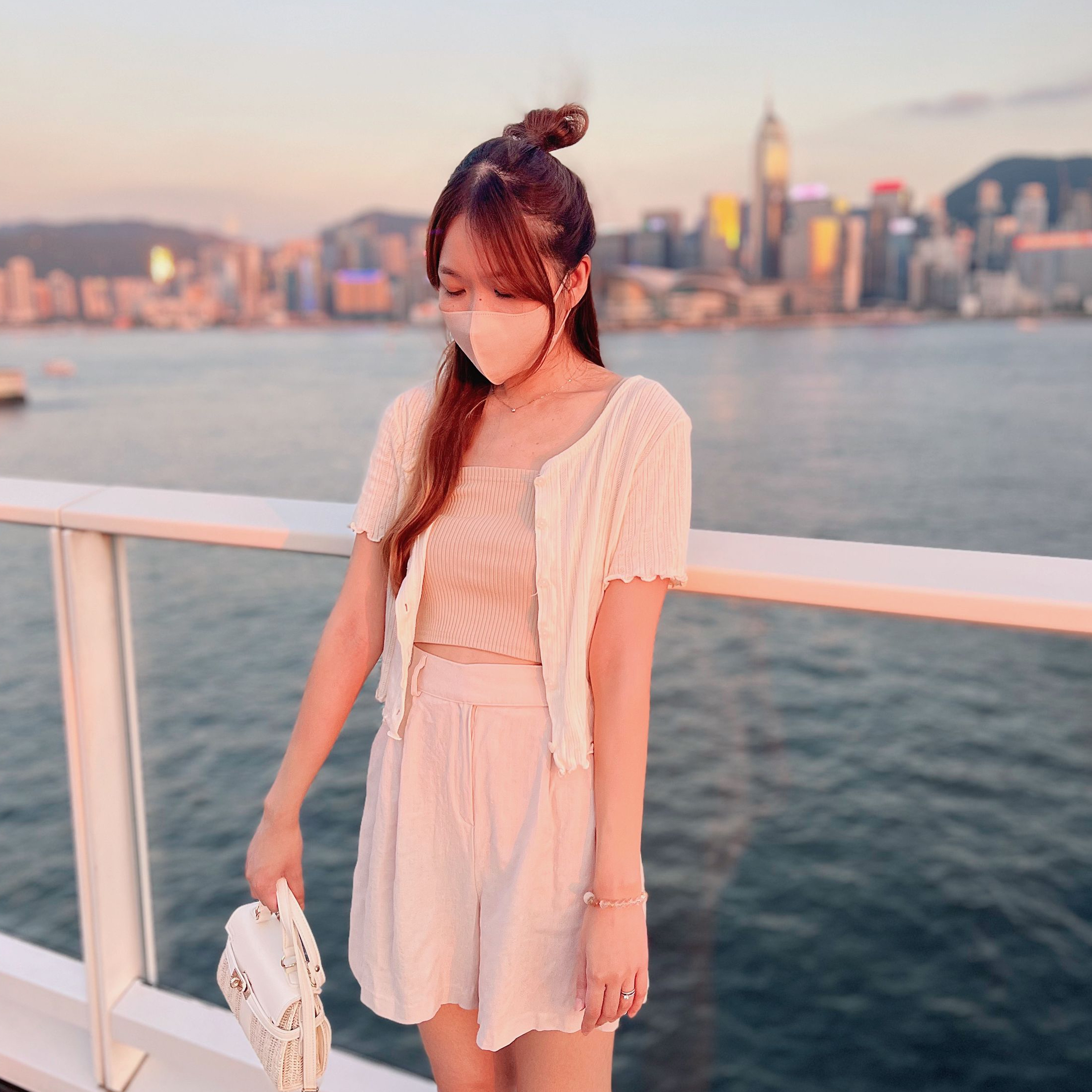 <最後現貨> <KR> ♥︎花花鈕捲邊鏤空cardigan* grey