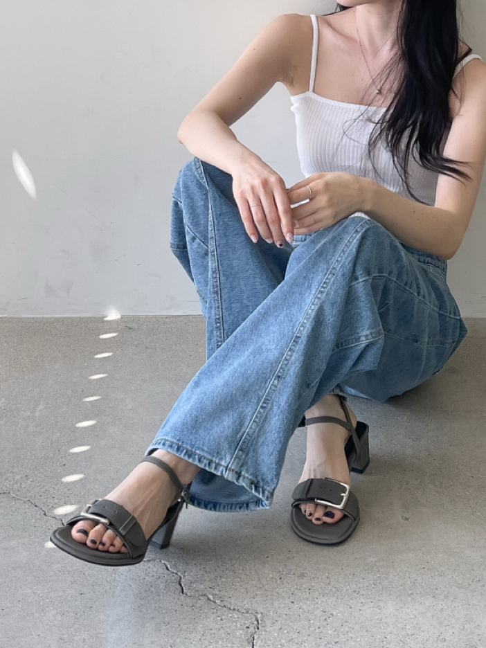 Vintage buckle heeled sandal