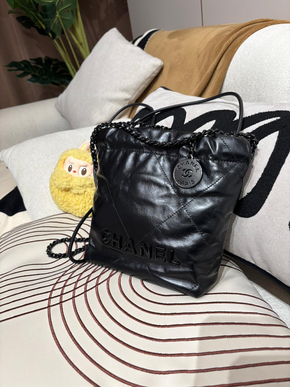 Chanel 22 mini so black calfskin  100%Authentic ,95%new ✅chip✅dust bag✅box