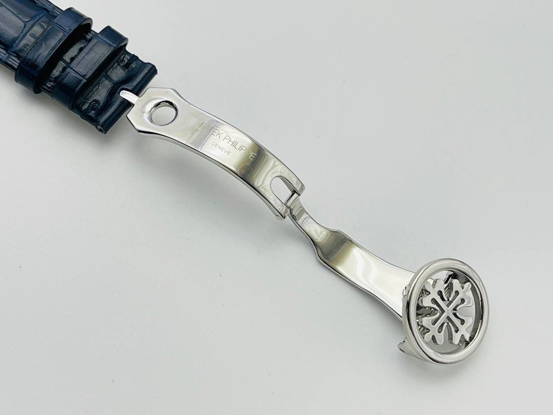 V4升级版 市场最高版本 功能跟正品一样 百达.翡丽星空升级终极版！升级细节： 1⃣️做到了跟正品满天星自动转的功能！ 2⃣️升级日历的排法和正品一样的顺序！ 3⃣️直径42毫米，厚度11毫米！ 4⃣️最大亮点：百达.翡丽星空里的月亮会根据天空上的月亮变化而变化！根据天空上的月圆月缺搬（初一月弯弯初十五月圆）到手表上了！