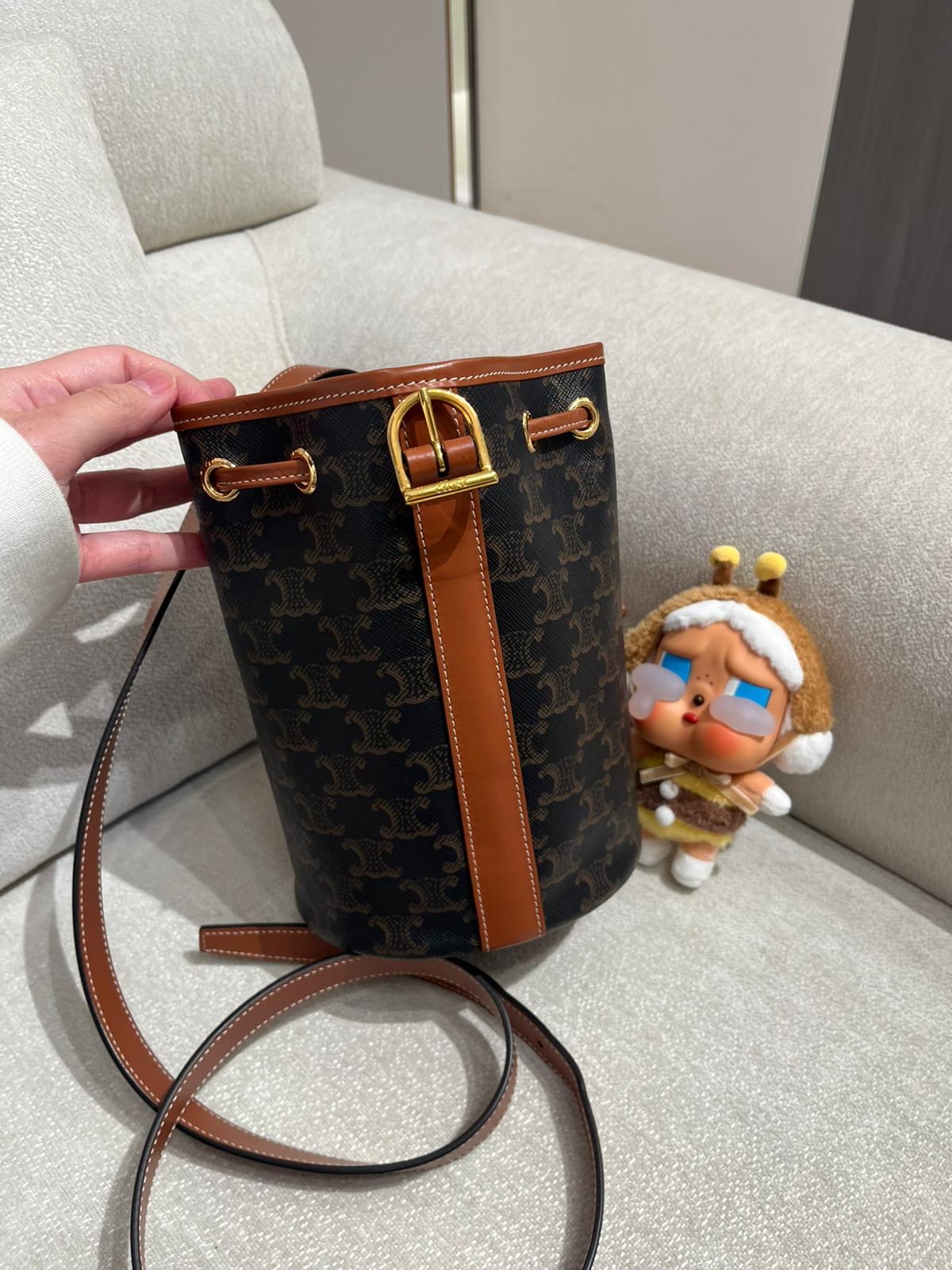 CELINE bucket bag small TRIOMPHE drawstrings bag 100%Authentic,99%new unused✅塵袋 