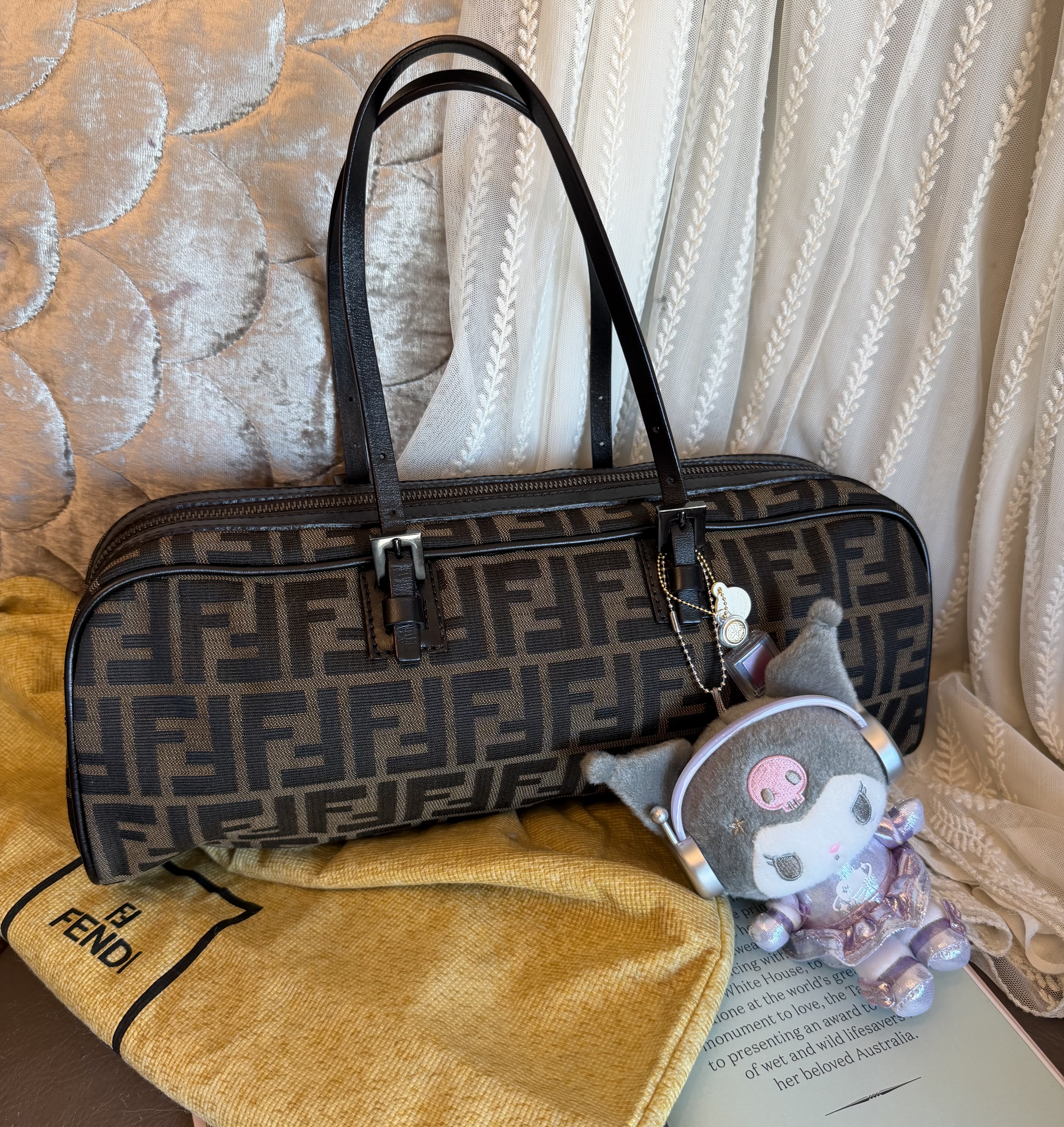 fendi  baguette bag /east west bag 