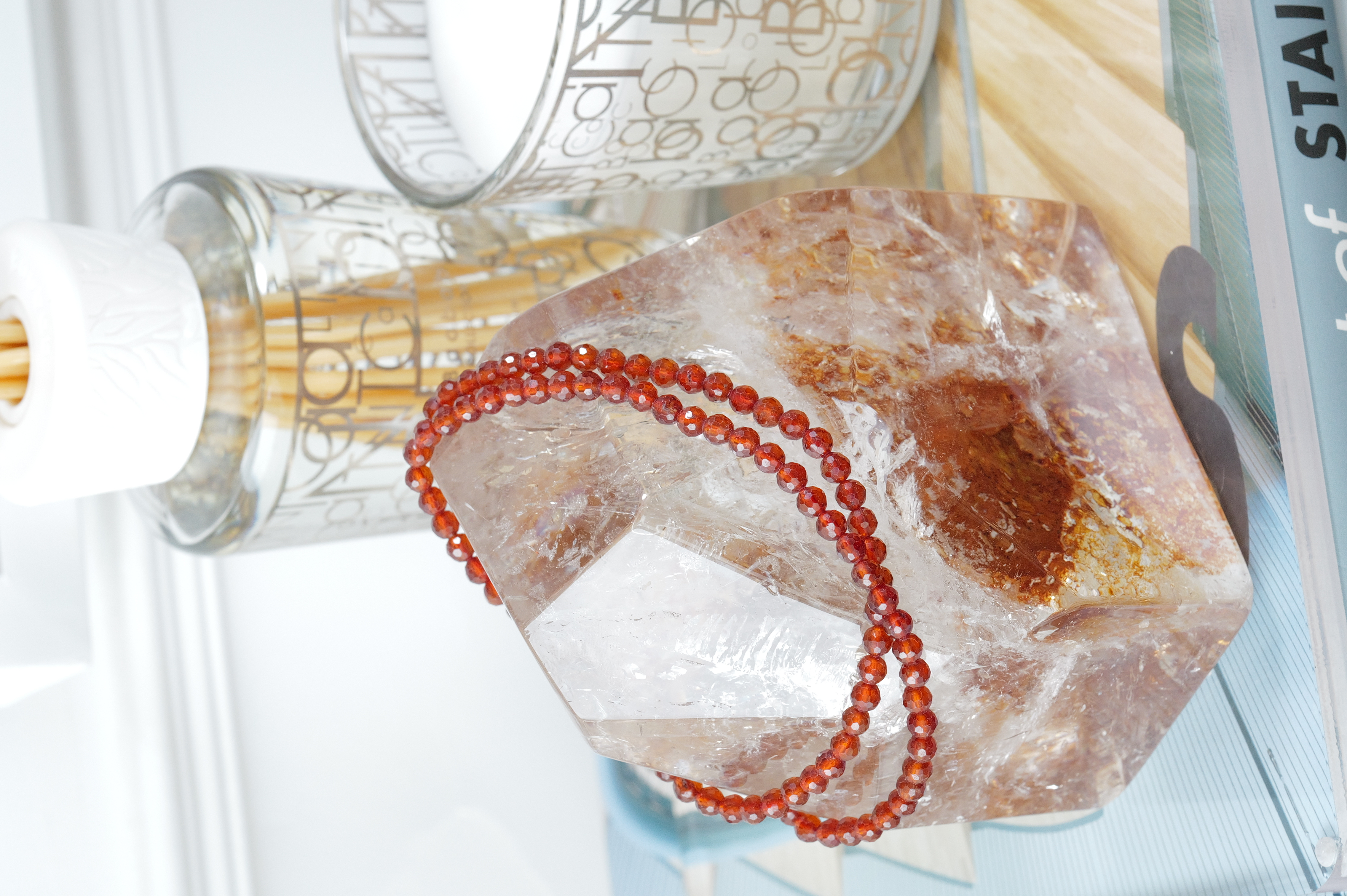 ꧁ 1.3Kg 12.2cm白水晶共生紅泥柱꧂CQ.1016C71G13AF-RA1*11JT