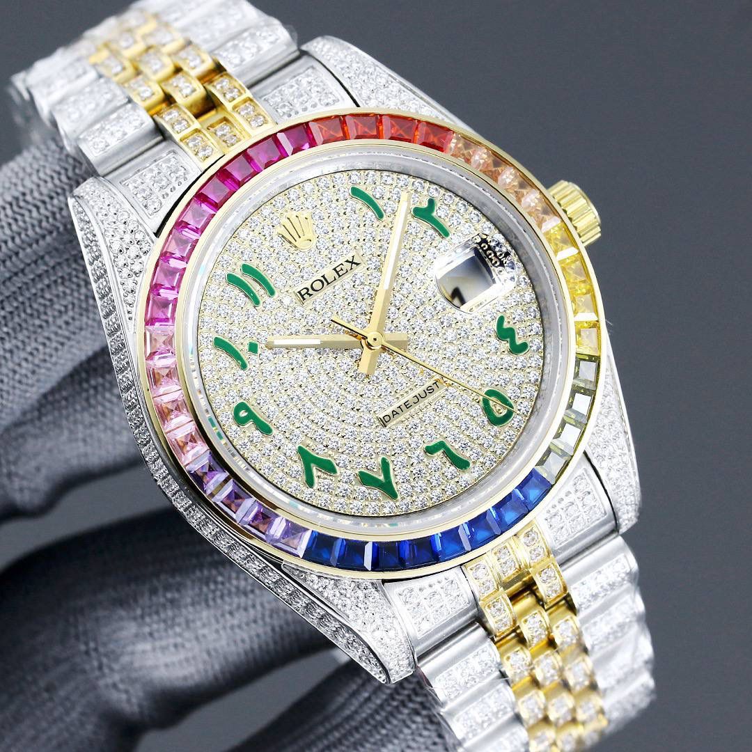 土豪版满钻日志 震撼来袭！ 劳^_^ROLEX蚝式恒动日志系列，堪为宝石镶嵌腕表系列之瑰宝。 永恒黄金腕表镶嵌最珍稀的钻石，充分展现劳力士在宝石镶嵌方面的非凡技艺。 品牌:Rolex劳力士 系列:日志系列腕表 机芯:4813机芯 表带:镶钻精钢表链 尺寸:41mm 材料:316精钢+蓝宝石玻璃✨