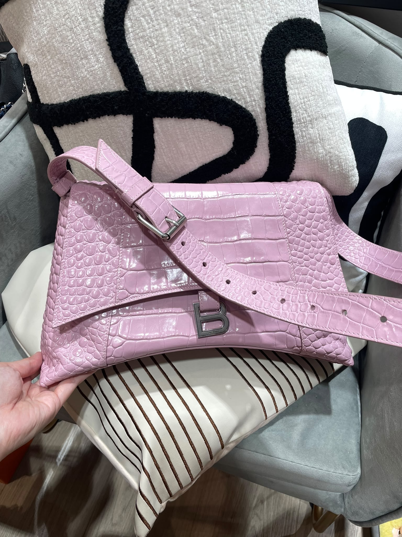 BALENCIAGA downtown Crocodile Embossed Calfskin Shoulder Bag 671354鱷魚紋壓紋牛皮肩背包 100%Authentic, 93%New ✅Dust bag