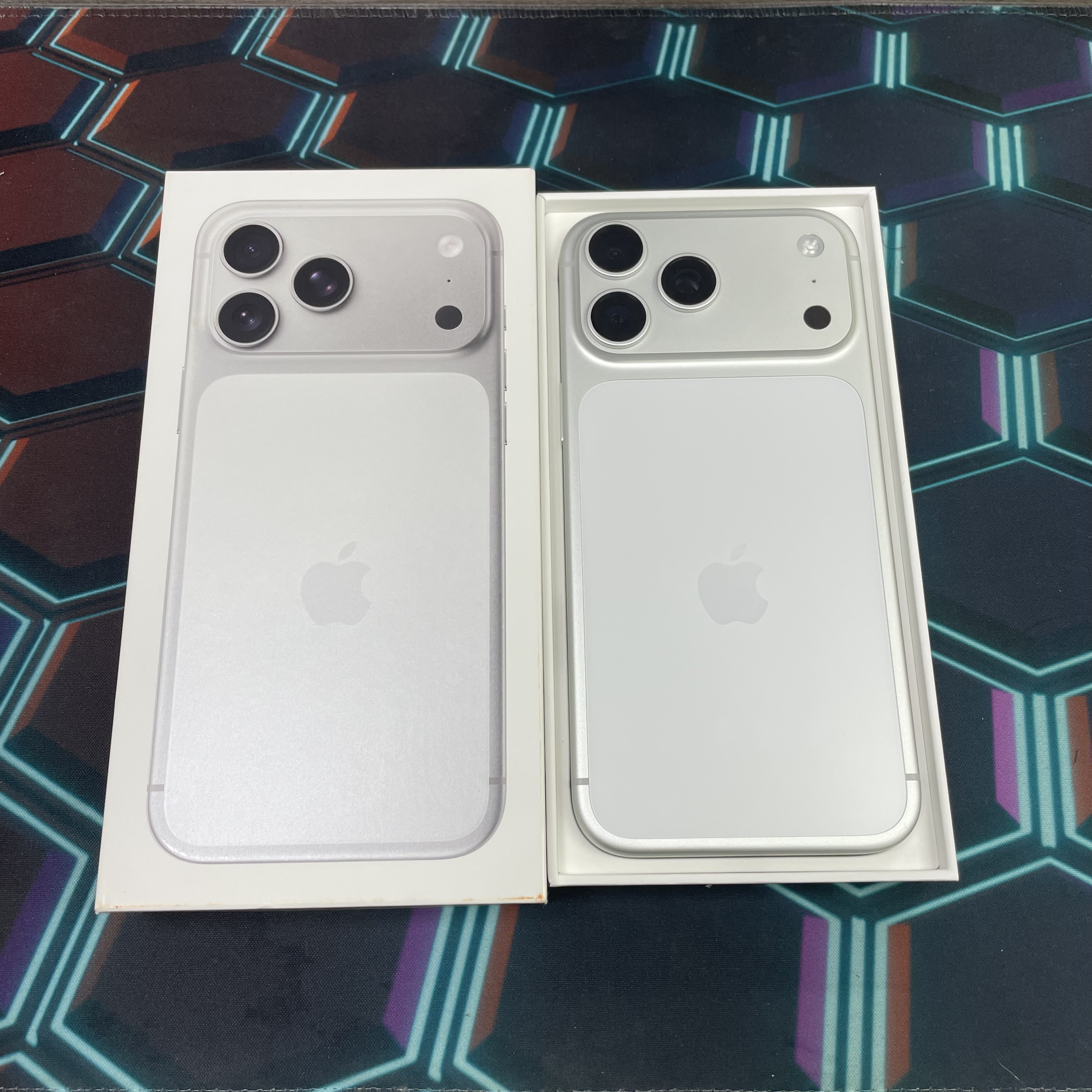 *8309 17 Pro max 完美機 256GB 電98 銀色 sliver
