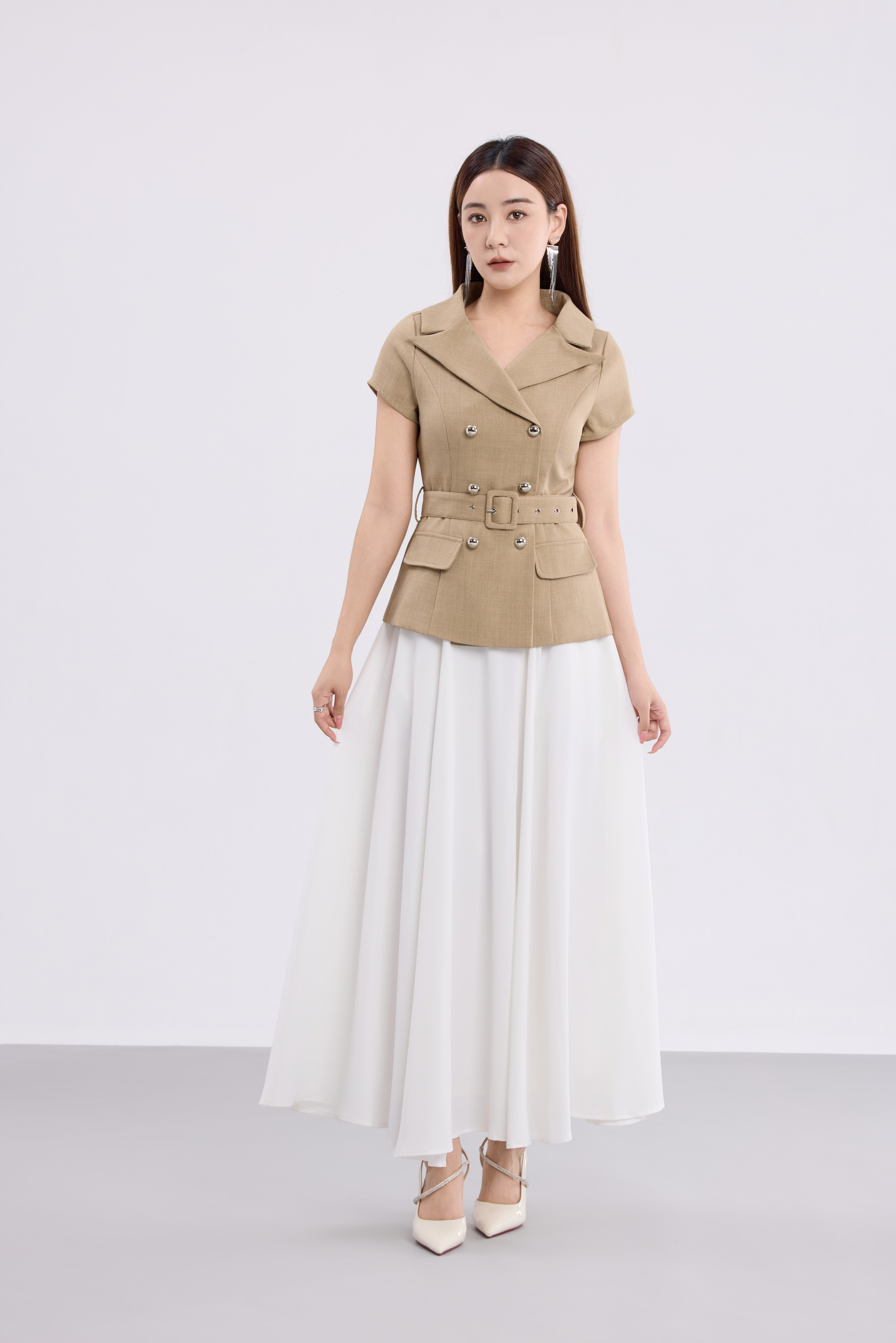 10141329 Monroe Belted Double-Breasted Blazer Top Product Description： A sophisticated statement piece inspired by classic power dressing, the Monroe Belted Double-Breasted Blazer Top