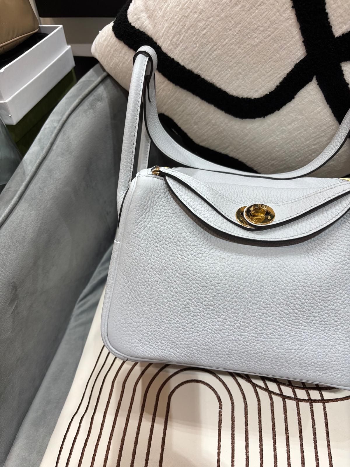 Hermes Lindy 26 Stamp W Blue Pale 聖杯藍 100%Authentic, 98%New ✅專門店收據✅Dust bag✅Box